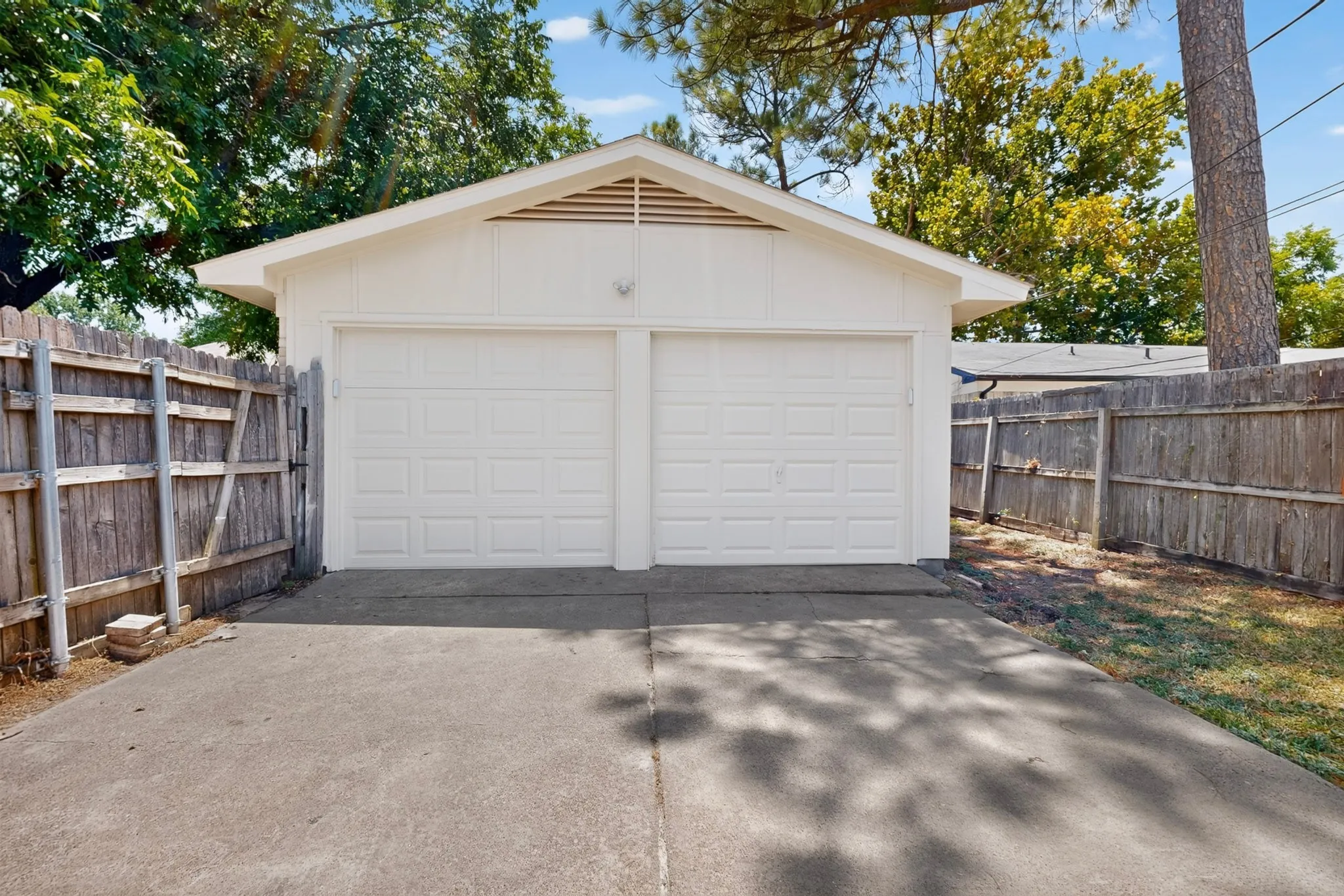 Single Family Residence For Rent in Collin County , 1717 Japonica Lane, Plano, Texas 75074, 3 Bedroom, 2 Bathroom, 1 Garage spaces, 1,384 Sqft, built in 1969, mls#21352157, Real Estate Agent in Plano, Homes For Rent in Collin county, Homes For Rent in Plano, Realtor in Plano Texas, Real Estate Brokerage Independent Realty Texas, Luminita Cordes Realtor