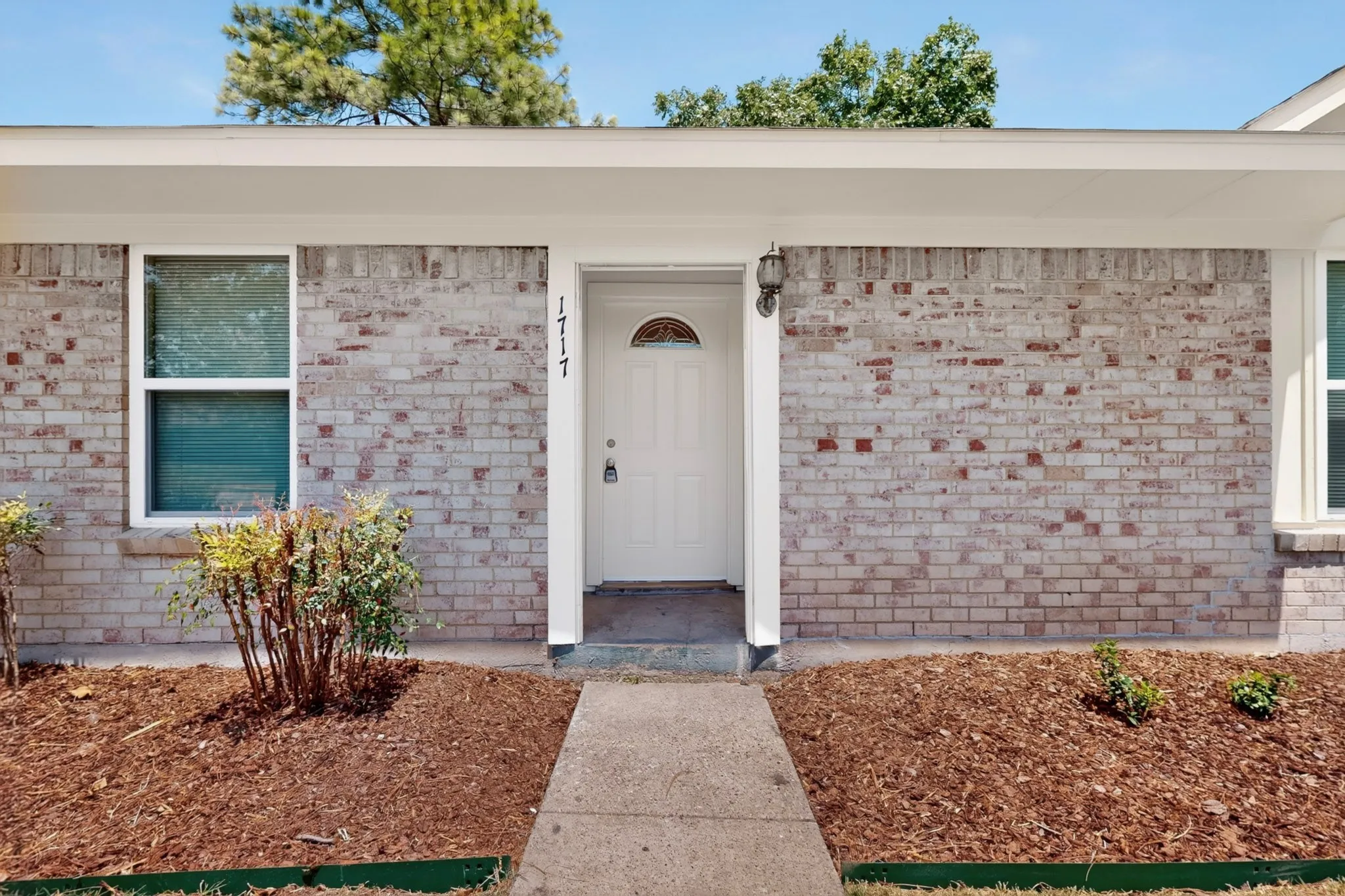 Single Family Residence For Rent in Collin County , 1717 Japonica Lane, Plano, Texas 75074, 3 Bedroom, 2 Bathroom, 1 Garage spaces, 1,384 Sqft, built in 1969, mls#21352157, Real Estate Agent in Plano, Homes For Rent in Collin county, Homes For Rent in Plano, Realtor in Plano Texas, Real Estate Brokerage Independent Realty Texas, Luminita Cordes Realtor