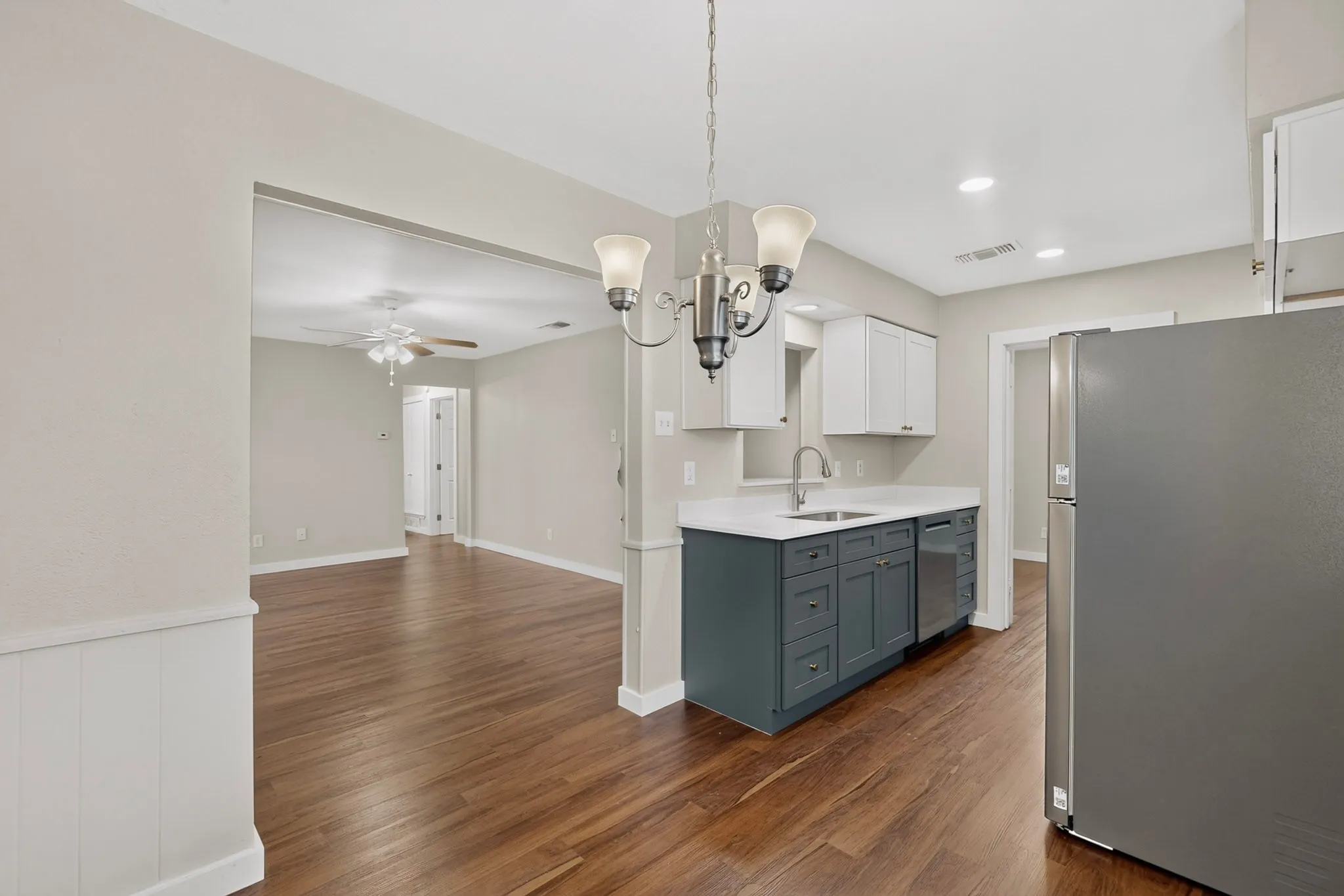 Single Family Residence For Rent in Collin County , 1717 Japonica Lane, Plano, Texas 75074, 3 Bedroom, 2 Bathroom, 1 Garage spaces, 1,384 Sqft, built in 1969, mls#21352157, Real Estate Agent in Plano, Homes For Rent in Collin county, Homes For Rent in Plano, Realtor in Plano Texas, Real Estate Brokerage Independent Realty Texas, Luminita Cordes Realtor