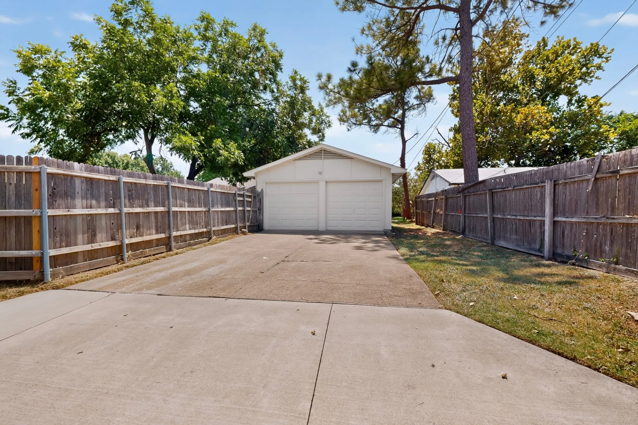 Single Family Residence For Rent in Collin County , 1717 Japonica Lane, Plano, Texas 75074, 3 Bedroom, 2 Bathroom, 1 Garage spaces, 1,384 Sqft, built in 1969, mls#21352157, Real Estate Agent in Plano, Homes For Rent in Collin county, Homes For Rent in Plano, Realtor in Plano Texas, Real Estate Brokerage Independent Realty Texas, Luminita Cordes Realtor