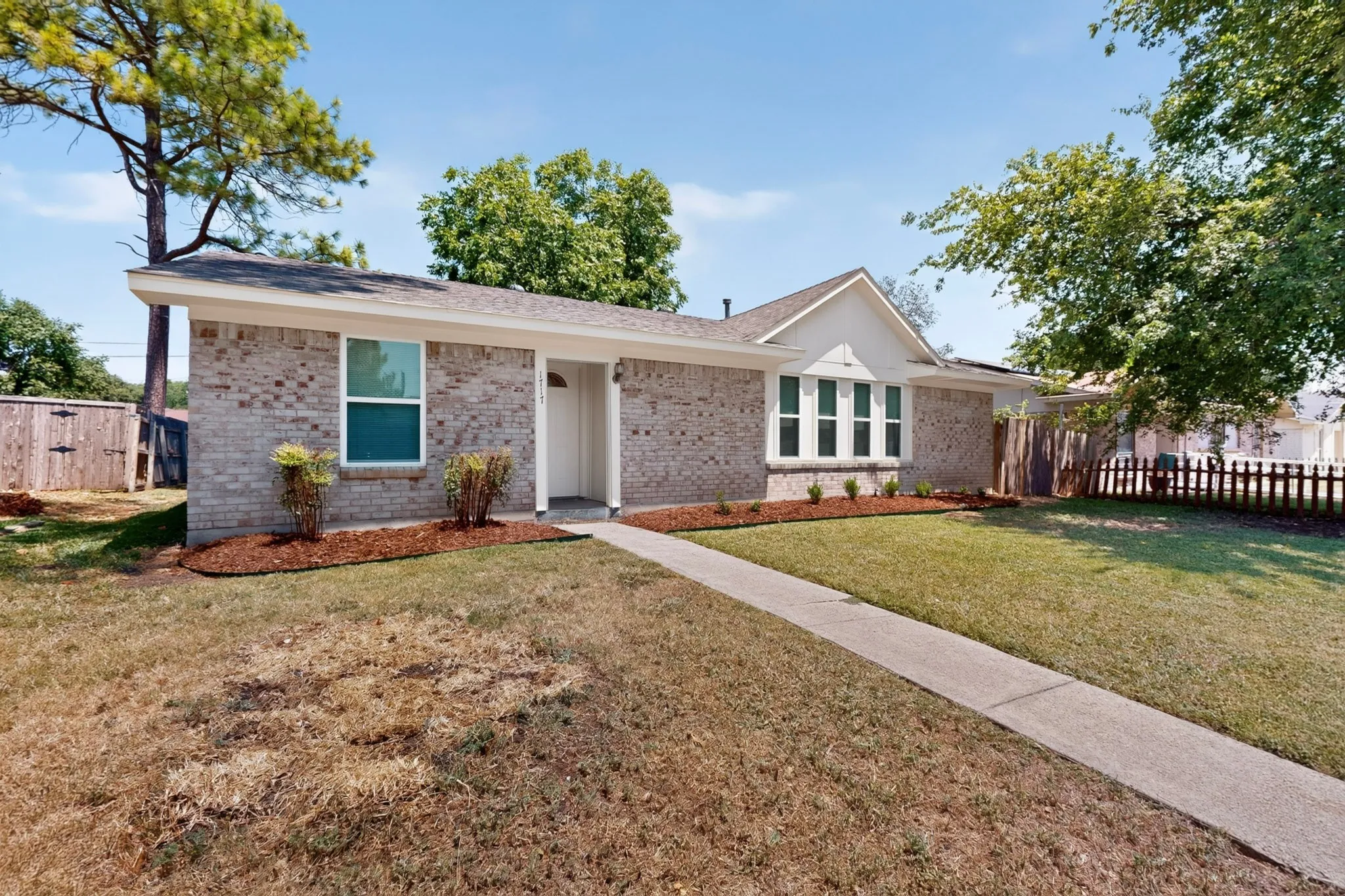 Single Family Residence For Rent in Collin County , 1717 Japonica Lane, Plano, Texas 75074, 3 Bedroom, 2 Bathroom, 1 Garage spaces, 1,384 Sqft, built in 1969, mls#21352157, Real Estate Agent in Plano, Homes For Rent in Collin county, Homes For Rent in Plano, Realtor in Plano Texas, Real Estate Brokerage Independent Realty Texas, Luminita Cordes Realtor