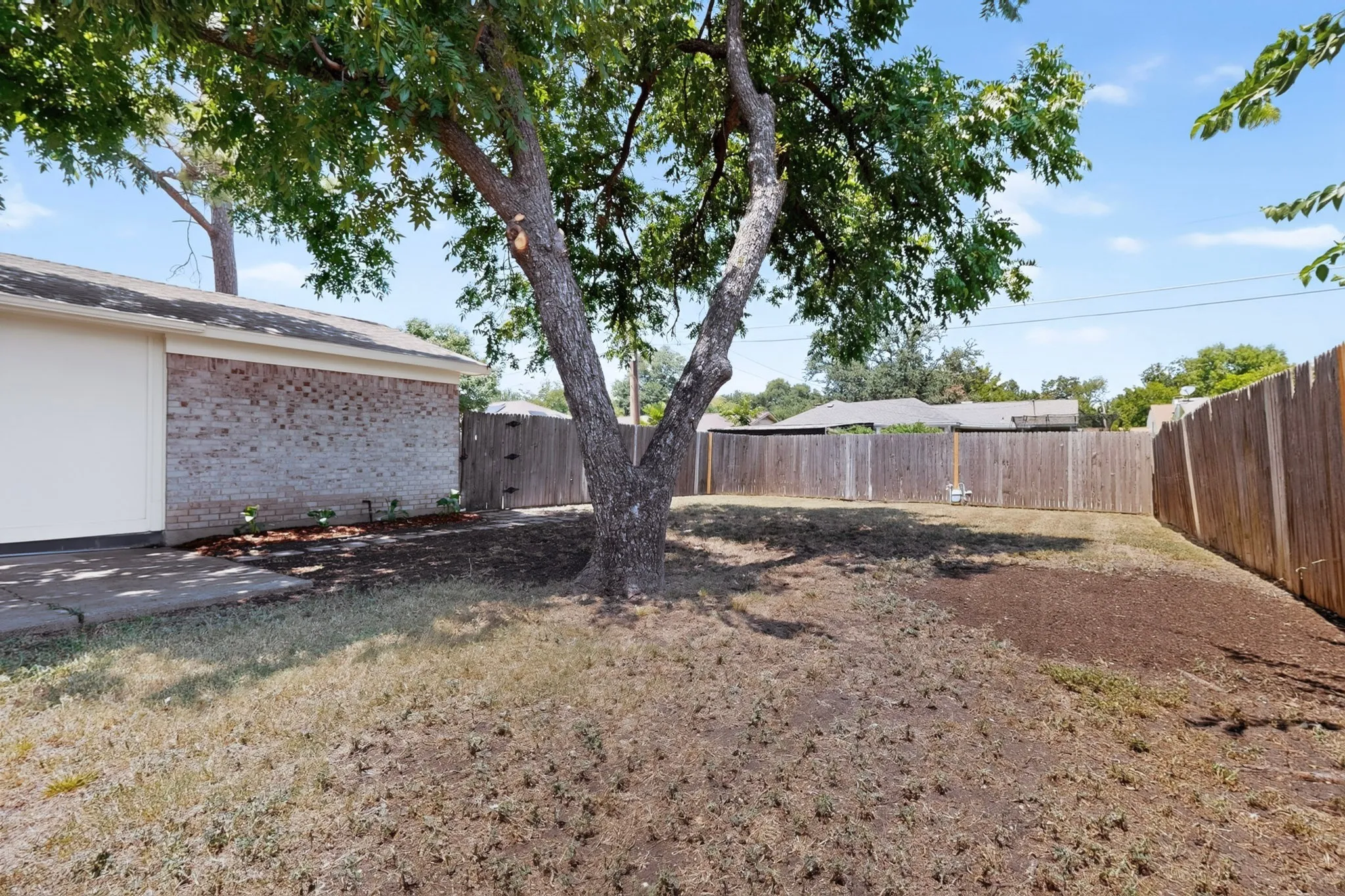 Single Family Residence For Rent in Collin County , 1717 Japonica Lane, Plano, Texas 75074, 3 Bedroom, 2 Bathroom, 1 Garage spaces, 1,384 Sqft, built in 1969, mls#21352157, Real Estate Agent in Plano, Homes For Rent in Collin county, Homes For Rent in Plano, Realtor in Plano Texas, Real Estate Brokerage Independent Realty Texas, Luminita Cordes Realtor
