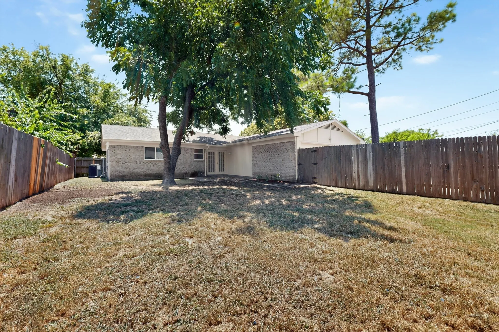 Single Family Residence For Rent in Collin County , 1717 Japonica Lane, Plano, Texas 75074, 3 Bedroom, 2 Bathroom, 1 Garage spaces, 1,384 Sqft, built in 1969, mls#21352157, Real Estate Agent in Plano, Homes For Rent in Collin county, Homes For Rent in Plano, Realtor in Plano Texas, Real Estate Brokerage Independent Realty Texas, Luminita Cordes Realtor