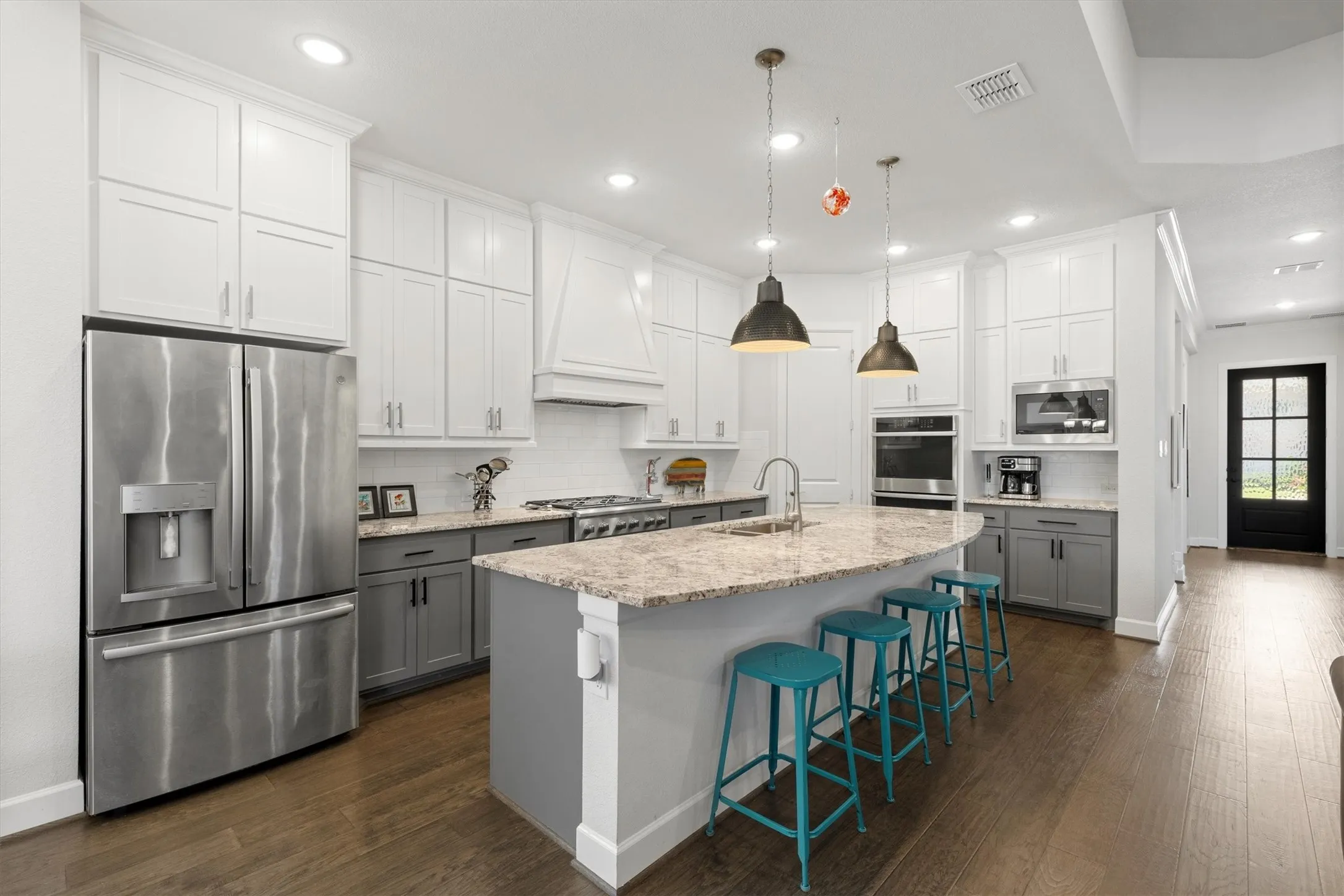 Single Family Residence For Sale in Collin County , 12110 Curry Creek Drive, Frisco, Texas 75035, 5 Bedroom, 4 Bathroom, 2 Garage spaces, 3,621 Sqft, built in 2019, mls#21353165, Real Estate Agent in Frisco, Homes For Sale in Collin county, Homes For Sale in Frisco, Realtor in Frisco Texas, Real Estate Brokerage Independent Realty Texas, Luminita Cordes Realtor