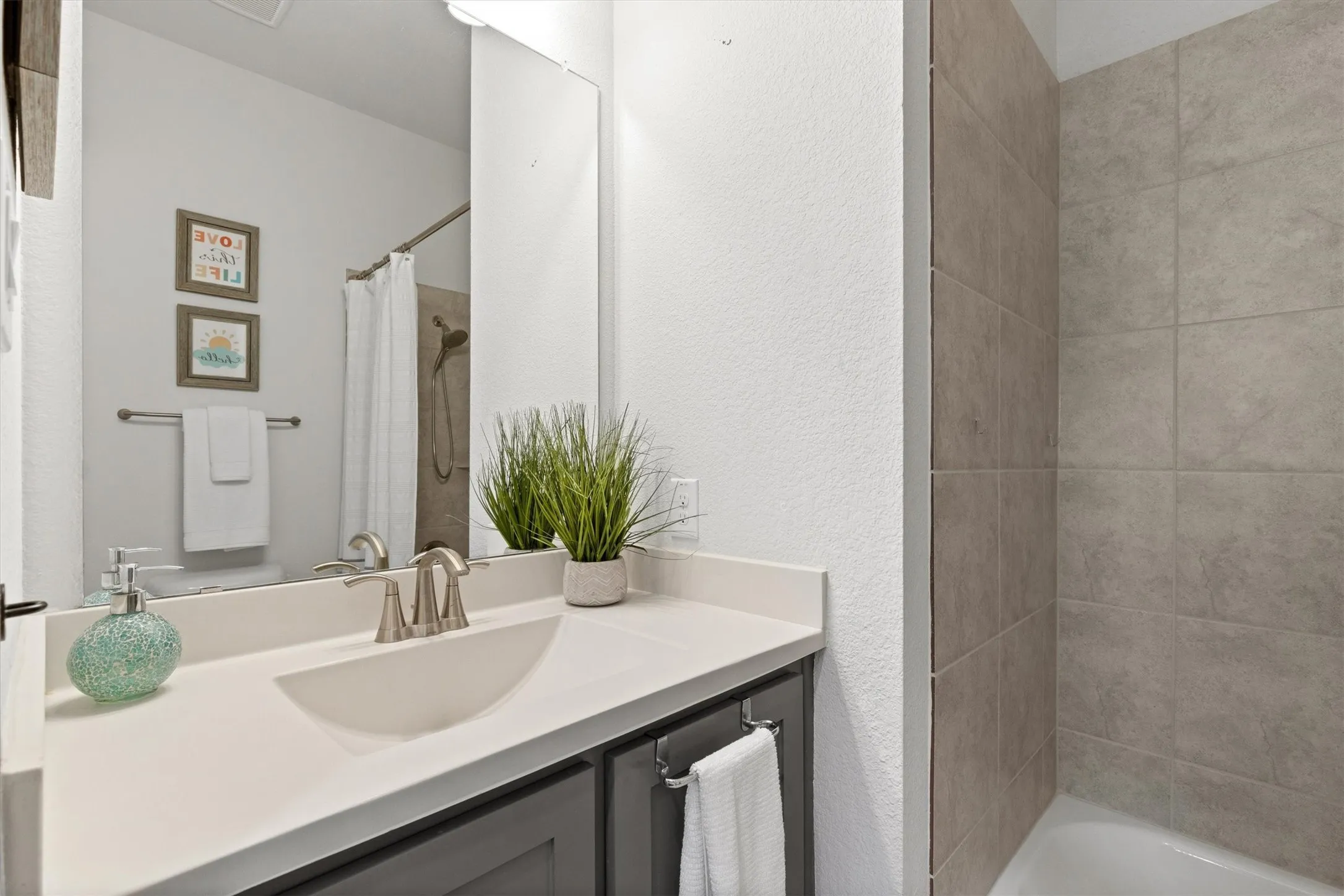 Single Family Residence For Sale in Collin County , 12110 Curry Creek Drive, Frisco, Texas 75035, 5 Bedroom, 4 Bathroom, 2 Garage spaces, 3,621 Sqft, built in 2019, mls#21353165, Real Estate Agent in Frisco, Homes For Sale in Collin county, Homes For Sale in Frisco, Realtor in Frisco Texas, Real Estate Brokerage Independent Realty Texas, Luminita Cordes Realtor