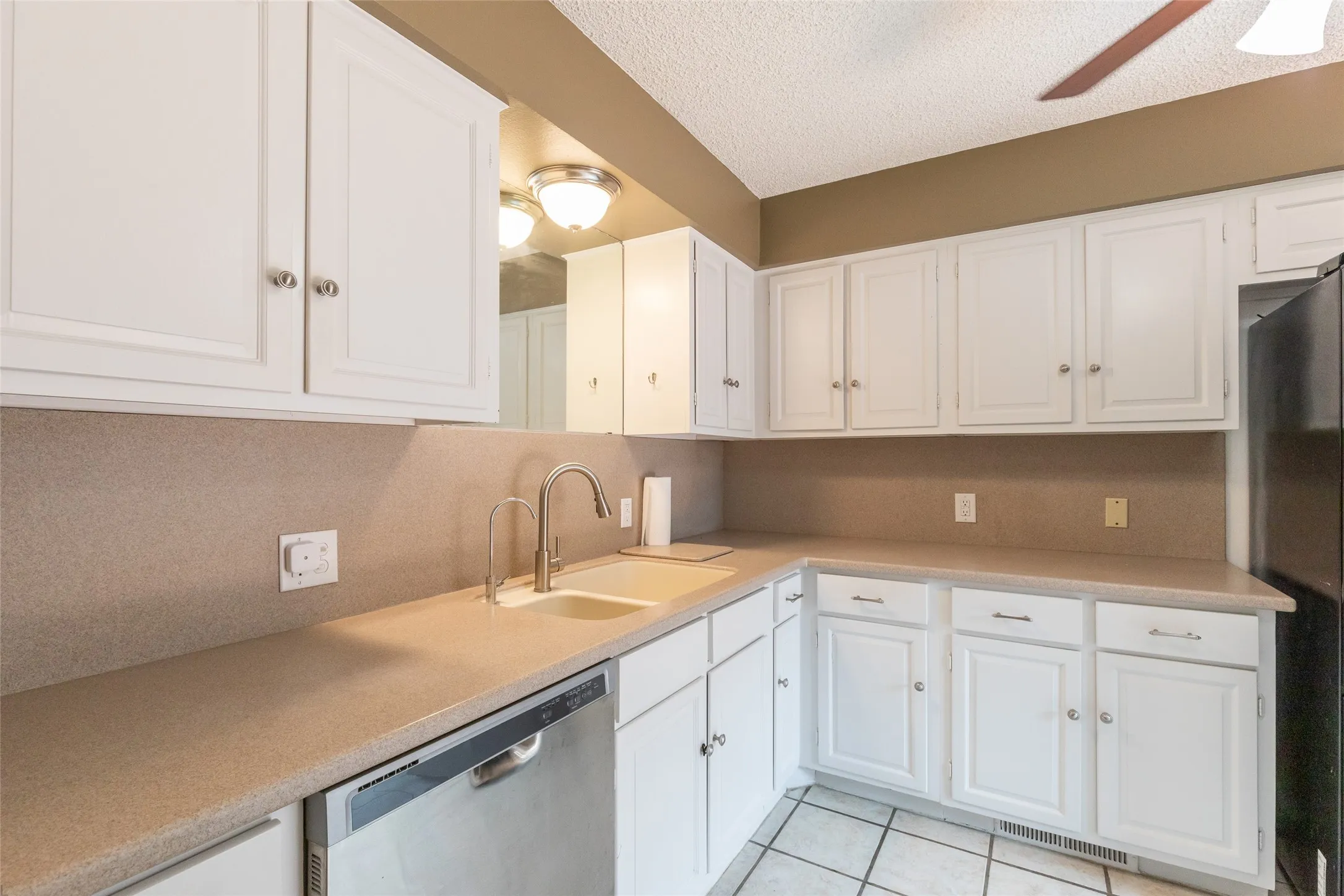 Single Family Residence For Sale in Taylor County , 2802 Barrow Street D3, Abilene, Texas 79605, 3 Bedroom, 3 Bathroom, 2 Garage spaces, 2,351 Sqft, built in 1975, mls#21351286, Real Estate Agent in Abilene, Homes For Sale in Taylor county, Homes For Sale in Abilene, Realtor in Abilene Texas, Real Estate Brokerage Independent Realty Texas, Luminita Cordes Realtor