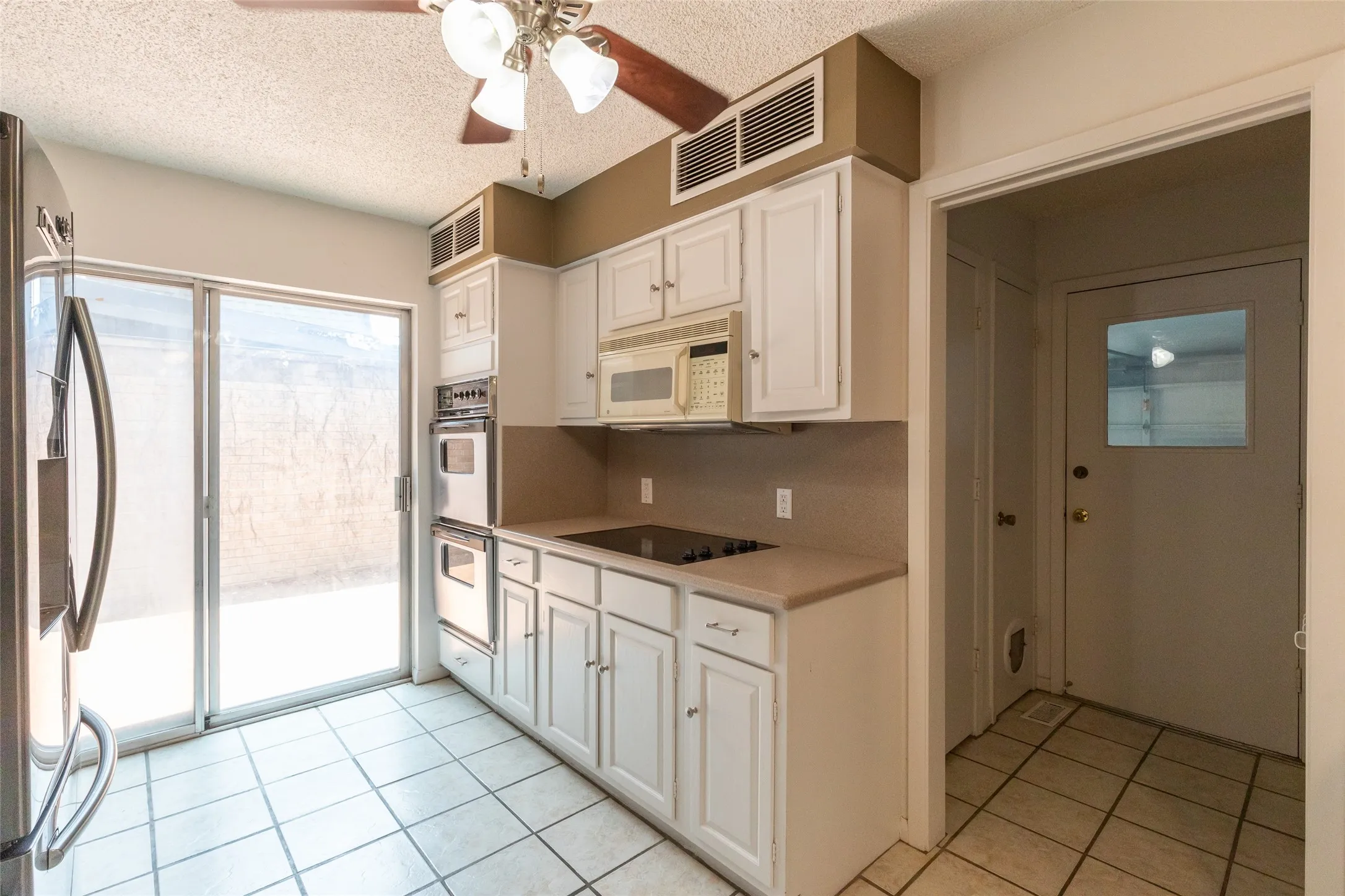 Single Family Residence For Sale in Taylor County , 2802 Barrow Street D3, Abilene, Texas 79605, 3 Bedroom, 3 Bathroom, 2 Garage spaces, 2,351 Sqft, built in 1975, mls#21351286, Real Estate Agent in Abilene, Homes For Sale in Taylor county, Homes For Sale in Abilene, Realtor in Abilene Texas, Real Estate Brokerage Independent Realty Texas, Luminita Cordes Realtor