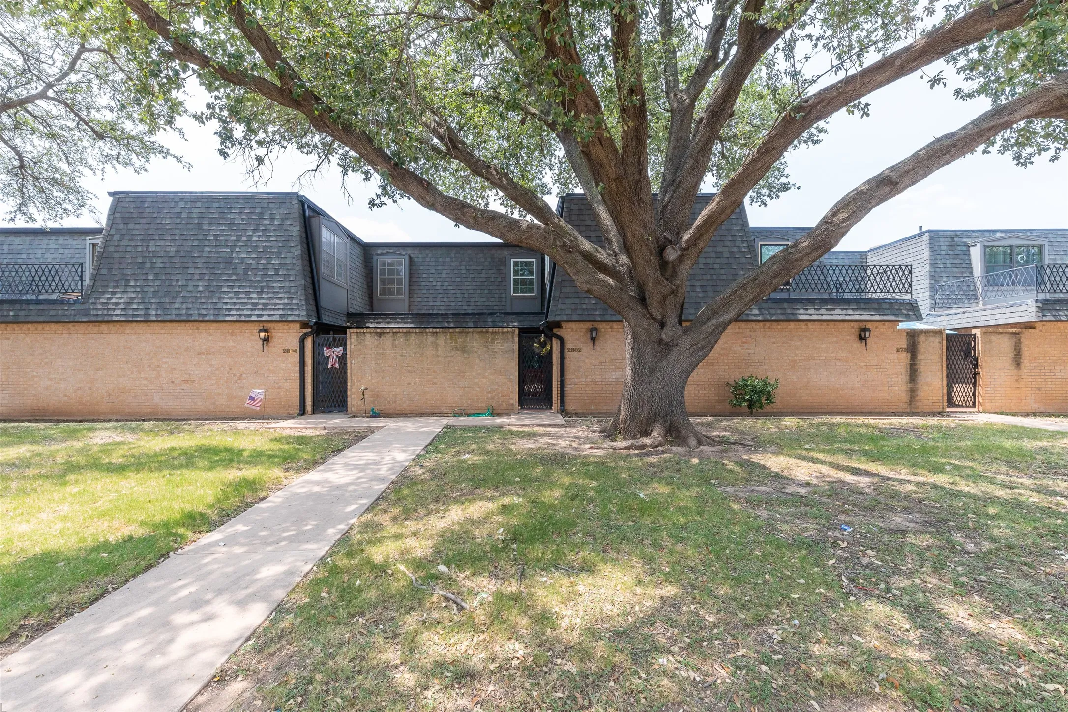 Single Family Residence For Sale in Taylor County , 2802 Barrow Street D3, Abilene, Texas 79605, 3 Bedroom, 3 Bathroom, 2 Garage spaces, 2,351 Sqft, built in 1975, mls#21351286, Real Estate Agent in Abilene, Homes For Sale in Taylor county, Homes For Sale in Abilene, Realtor in Abilene Texas, Real Estate Brokerage Independent Realty Texas, Luminita Cordes Realtor