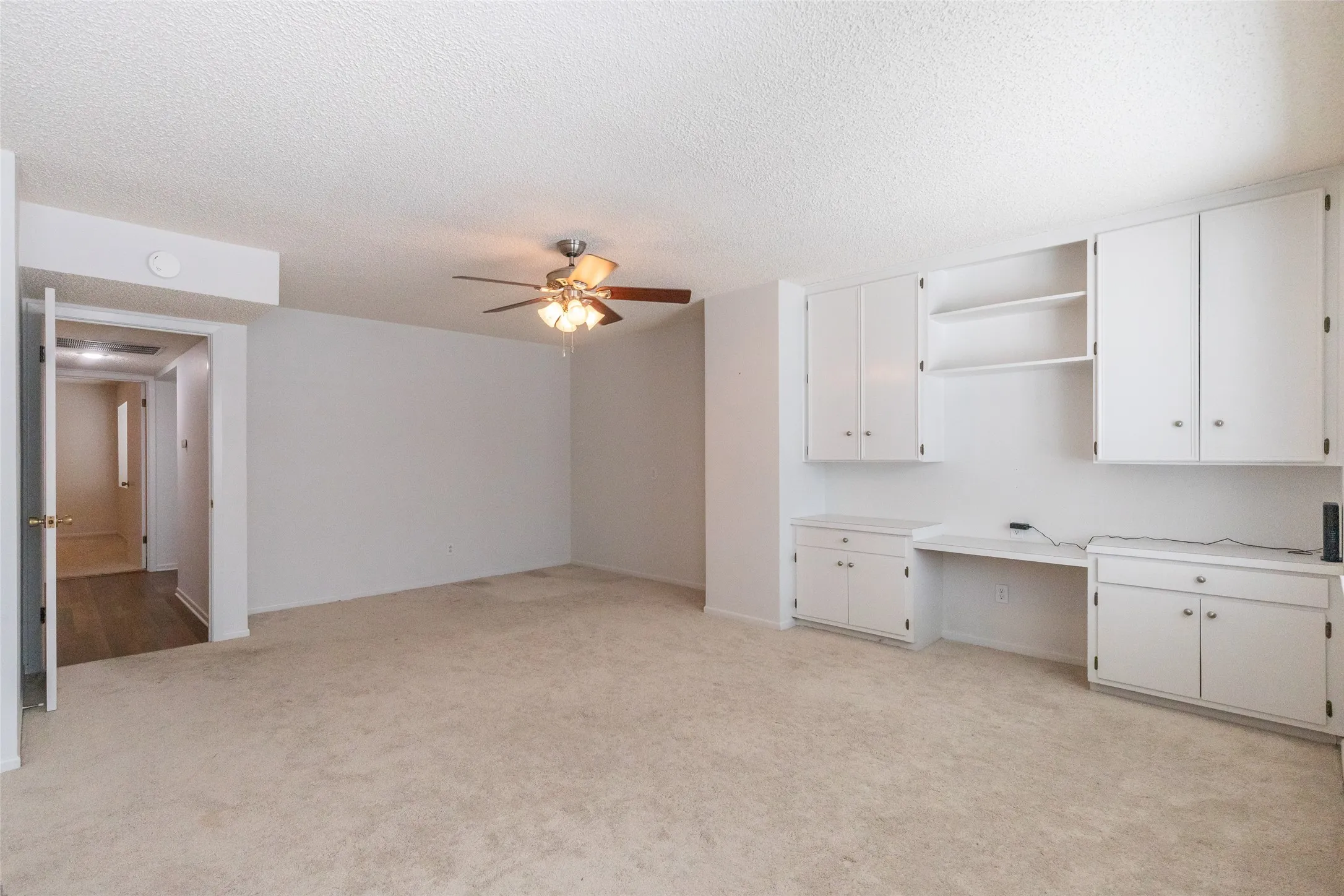 Single Family Residence For Sale in Taylor County , 2802 Barrow Street D3, Abilene, Texas 79605, 3 Bedroom, 3 Bathroom, 2 Garage spaces, 2,351 Sqft, built in 1975, mls#21351286, Real Estate Agent in Abilene, Homes For Sale in Taylor county, Homes For Sale in Abilene, Realtor in Abilene Texas, Real Estate Brokerage Independent Realty Texas, Luminita Cordes Realtor