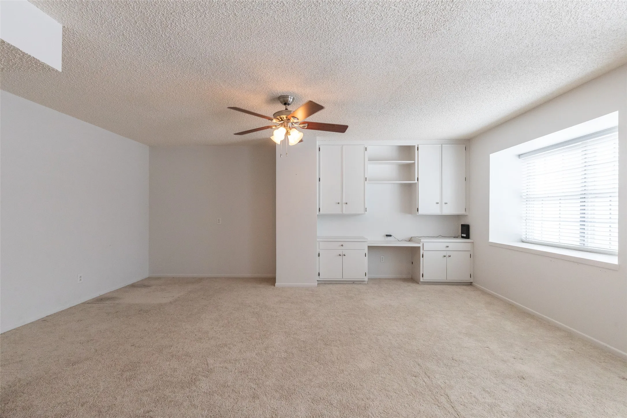 Single Family Residence For Sale in Taylor County , 2802 Barrow Street D3, Abilene, Texas 79605, 3 Bedroom, 3 Bathroom, 2 Garage spaces, 2,351 Sqft, built in 1975, mls#21351286, Real Estate Agent in Abilene, Homes For Sale in Taylor county, Homes For Sale in Abilene, Realtor in Abilene Texas, Real Estate Brokerage Independent Realty Texas, Luminita Cordes Realtor