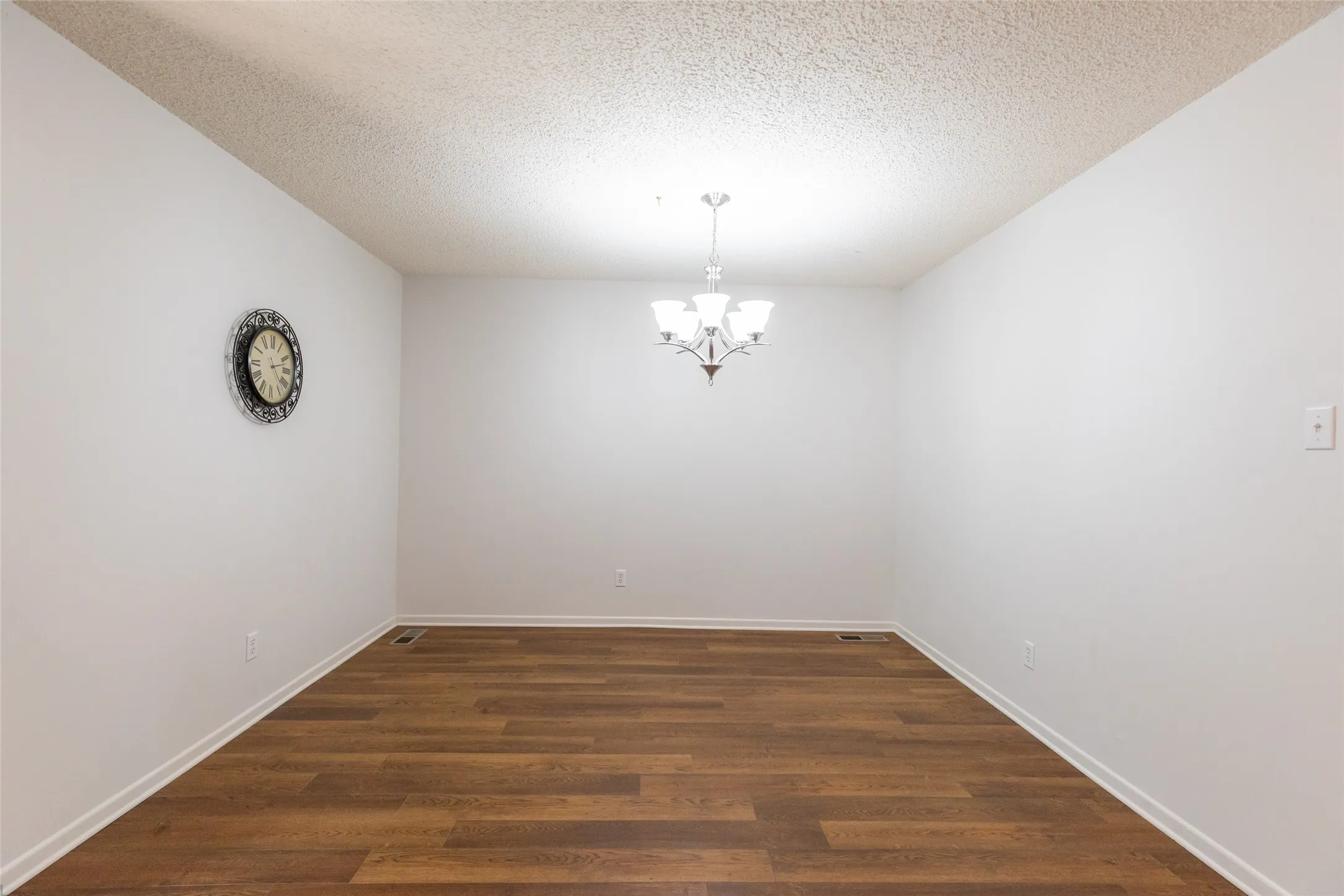 Single Family Residence For Sale in Taylor County , 2802 Barrow Street D3, Abilene, Texas 79605, 3 Bedroom, 3 Bathroom, 2 Garage spaces, 2,351 Sqft, built in 1975, mls#21351286, Real Estate Agent in Abilene, Homes For Sale in Taylor county, Homes For Sale in Abilene, Realtor in Abilene Texas, Real Estate Brokerage Independent Realty Texas, Luminita Cordes Realtor