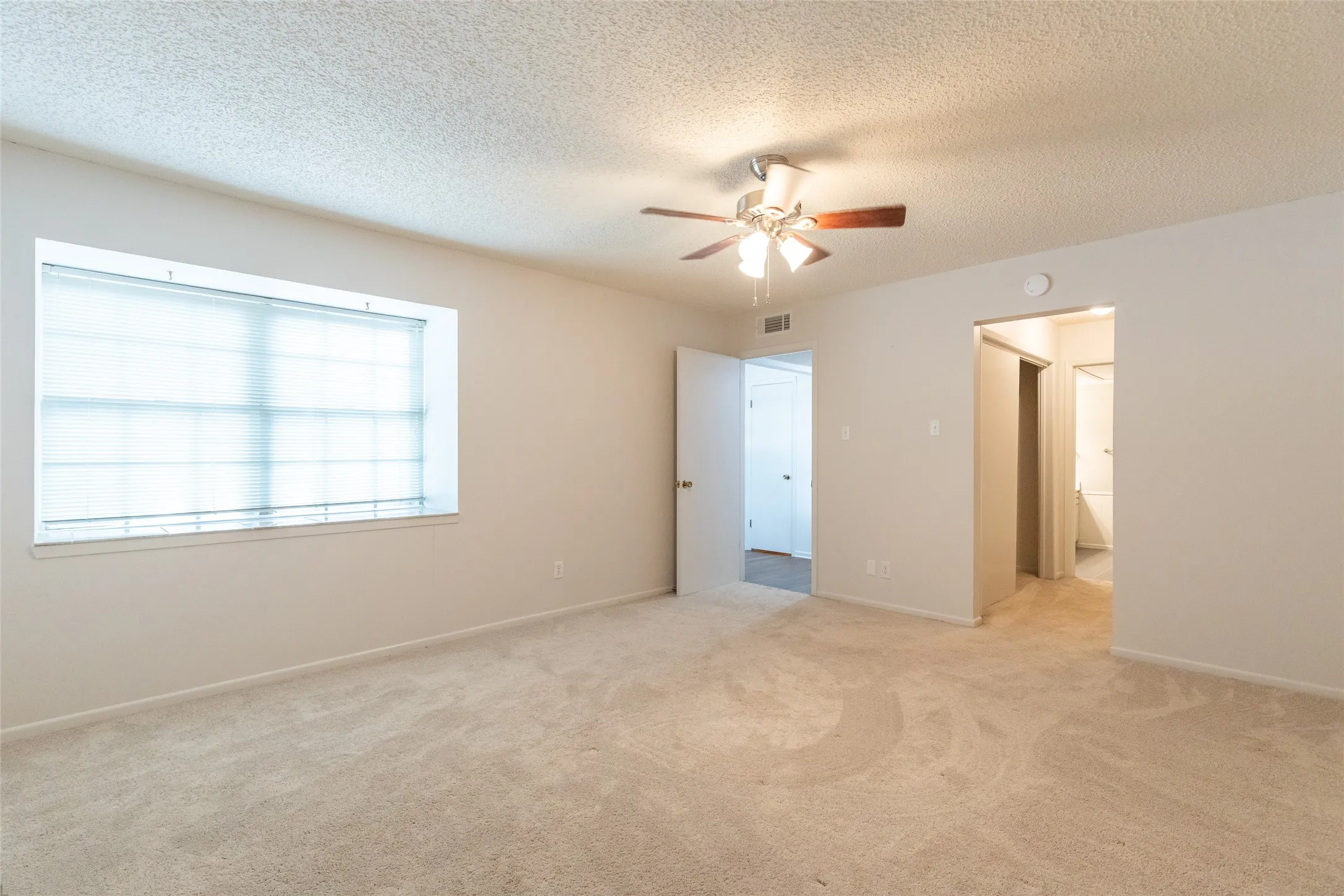 Single Family Residence For Sale in Taylor County , 2802 Barrow Street D3, Abilene, Texas 79605, 3 Bedroom, 3 Bathroom, 2 Garage spaces, 2,351 Sqft, built in 1975, mls#21351286, Real Estate Agent in Abilene, Homes For Sale in Taylor county, Homes For Sale in Abilene, Realtor in Abilene Texas, Real Estate Brokerage Independent Realty Texas, Luminita Cordes Realtor