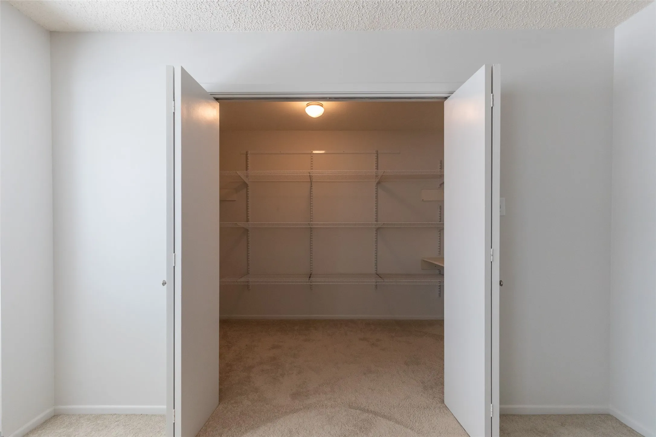 Single Family Residence For Sale in Taylor County , 2802 Barrow Street D3, Abilene, Texas 79605, 3 Bedroom, 3 Bathroom, 2 Garage spaces, 2,351 Sqft, built in 1975, mls#21351286, Real Estate Agent in Abilene, Homes For Sale in Taylor county, Homes For Sale in Abilene, Realtor in Abilene Texas, Real Estate Brokerage Independent Realty Texas, Luminita Cordes Realtor