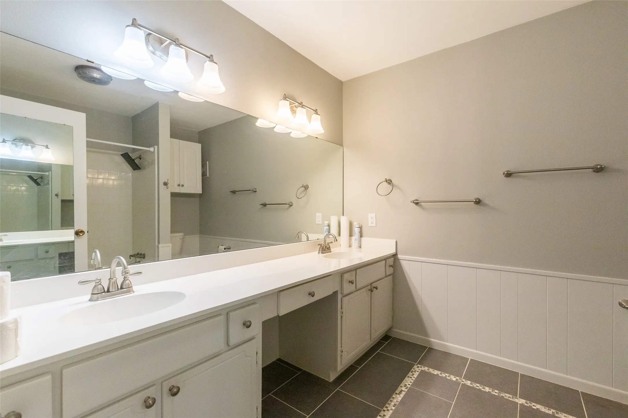 Single Family Residence For Sale in Taylor County , 2802 Barrow Street D3, Abilene, Texas 79605, 3 Bedroom, 3 Bathroom, 2 Garage spaces, 2,351 Sqft, built in 1975, mls#21351286, Real Estate Agent in Abilene, Homes For Sale in Taylor county, Homes For Sale in Abilene, Realtor in Abilene Texas, Real Estate Brokerage Independent Realty Texas, Luminita Cordes Realtor
