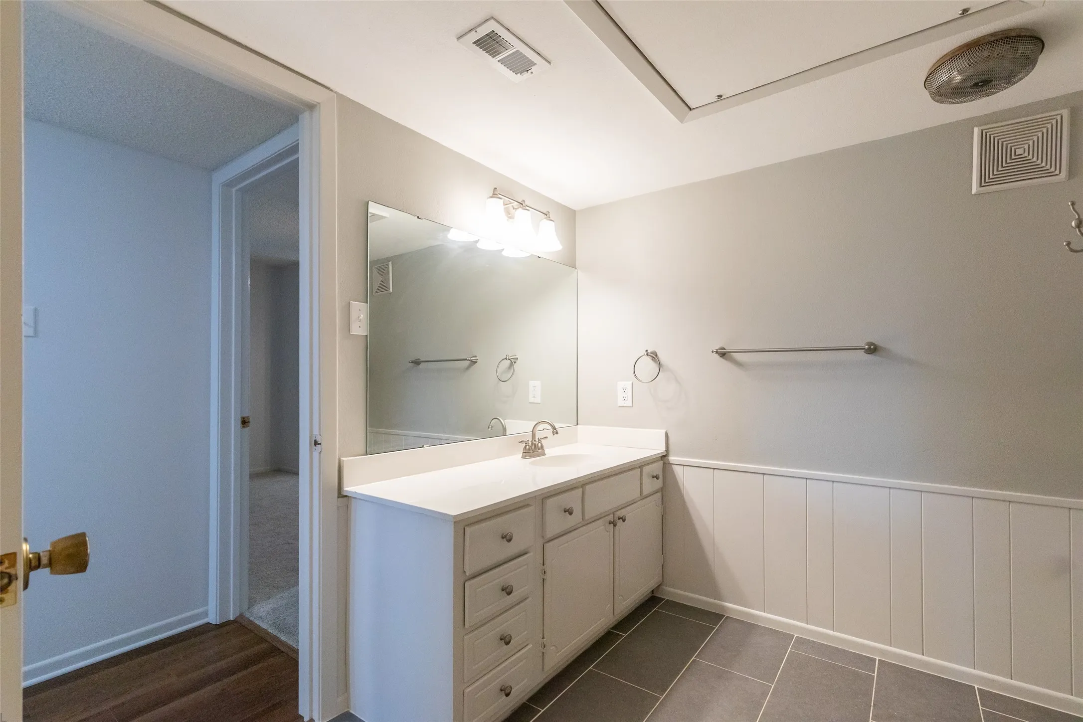 Single Family Residence For Sale in Taylor County , 2802 Barrow Street D3, Abilene, Texas 79605, 3 Bedroom, 3 Bathroom, 2 Garage spaces, 2,351 Sqft, built in 1975, mls#21351286, Real Estate Agent in Abilene, Homes For Sale in Taylor county, Homes For Sale in Abilene, Realtor in Abilene Texas, Real Estate Brokerage Independent Realty Texas, Luminita Cordes Realtor