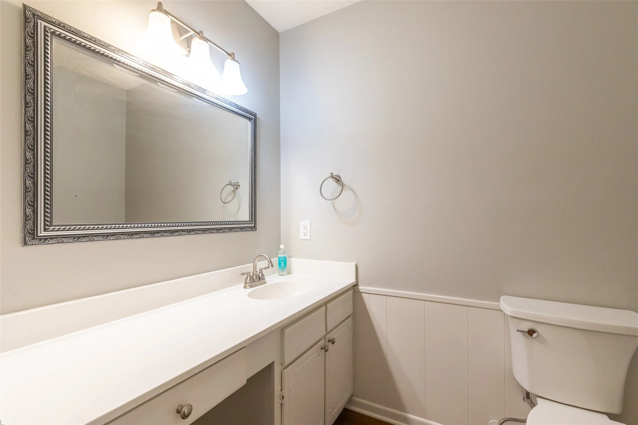 Single Family Residence For Sale in Taylor County , 2802 Barrow Street D3, Abilene, Texas 79605, 3 Bedroom, 3 Bathroom, 2 Garage spaces, 2,351 Sqft, built in 1975, mls#21351286, Real Estate Agent in Abilene, Homes For Sale in Taylor county, Homes For Sale in Abilene, Realtor in Abilene Texas, Real Estate Brokerage Independent Realty Texas, Luminita Cordes Realtor
