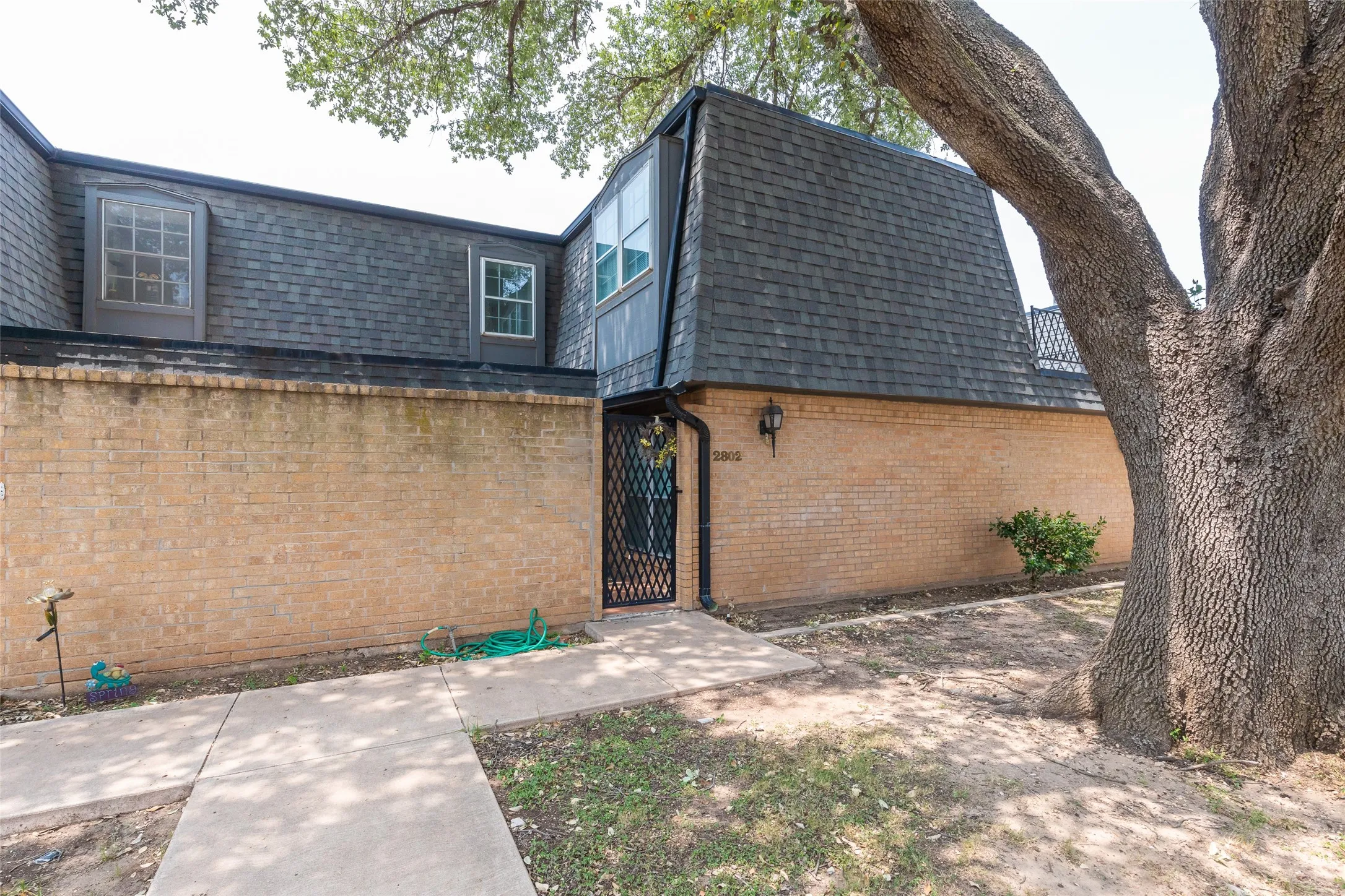 Single Family Residence For Sale in Taylor County , 2802 Barrow Street D3, Abilene, Texas 79605, 3 Bedroom, 3 Bathroom, 2 Garage spaces, 2,351 Sqft, built in 1975, mls#21351286, Real Estate Agent in Abilene, Homes For Sale in Taylor county, Homes For Sale in Abilene, Realtor in Abilene Texas, Real Estate Brokerage Independent Realty Texas, Luminita Cordes Realtor