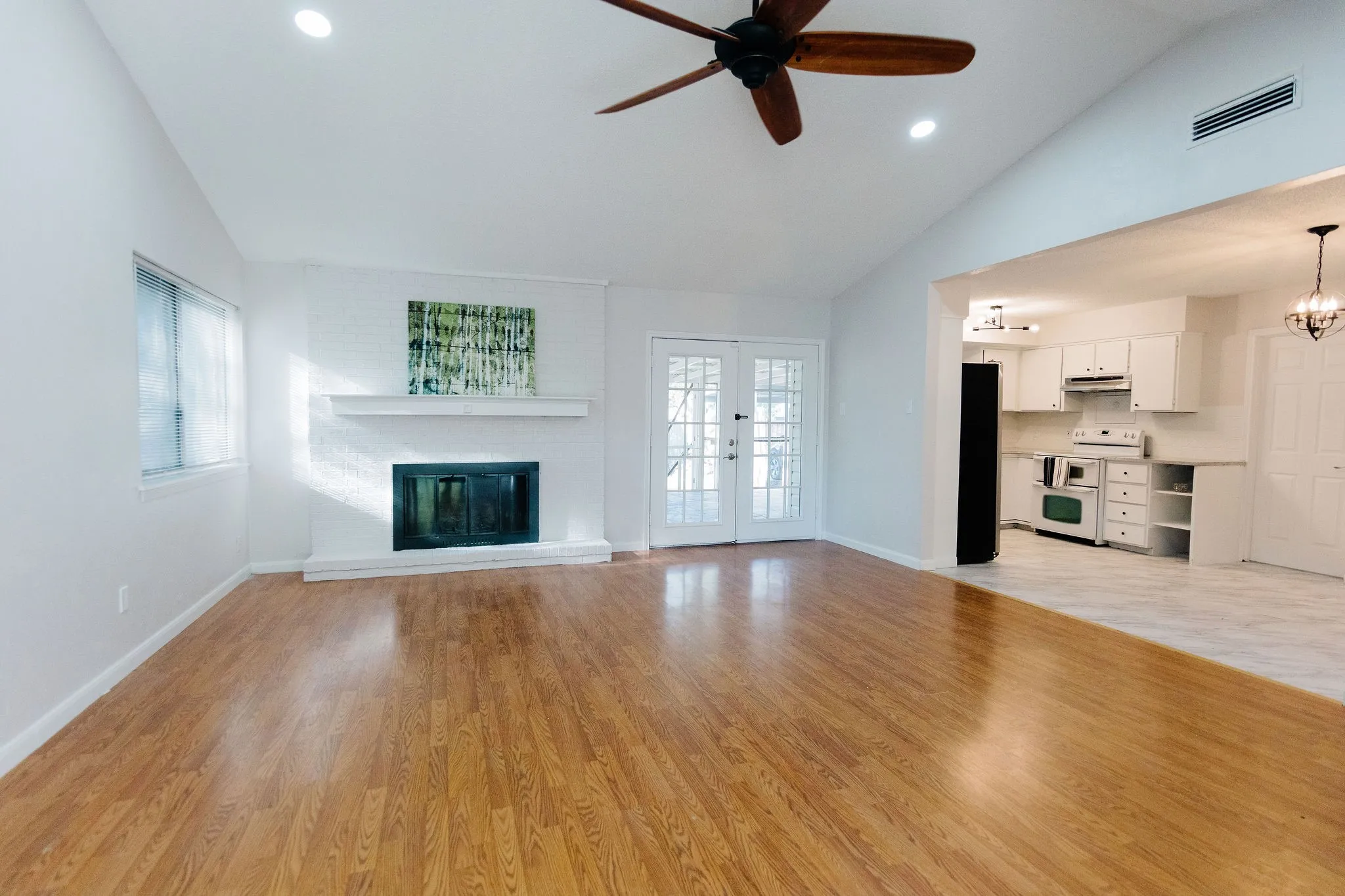 Single Family Residence For Rent in Denton County , 2103 Cedarcrest Drive, Carrollton, Texas 75007, 3 Bedroom, 2 Bathroom, 2 Garage spaces, 1,381 Sqft, built in 1973, mls#21338039, Real Estate Agent in Carrollton, Homes For Rent in Denton county, Homes For Rent in Carrollton, Realtor in Carrollton Texas, Real Estate Brokerage Independent Realty Texas, Luminita Cordes Realtor