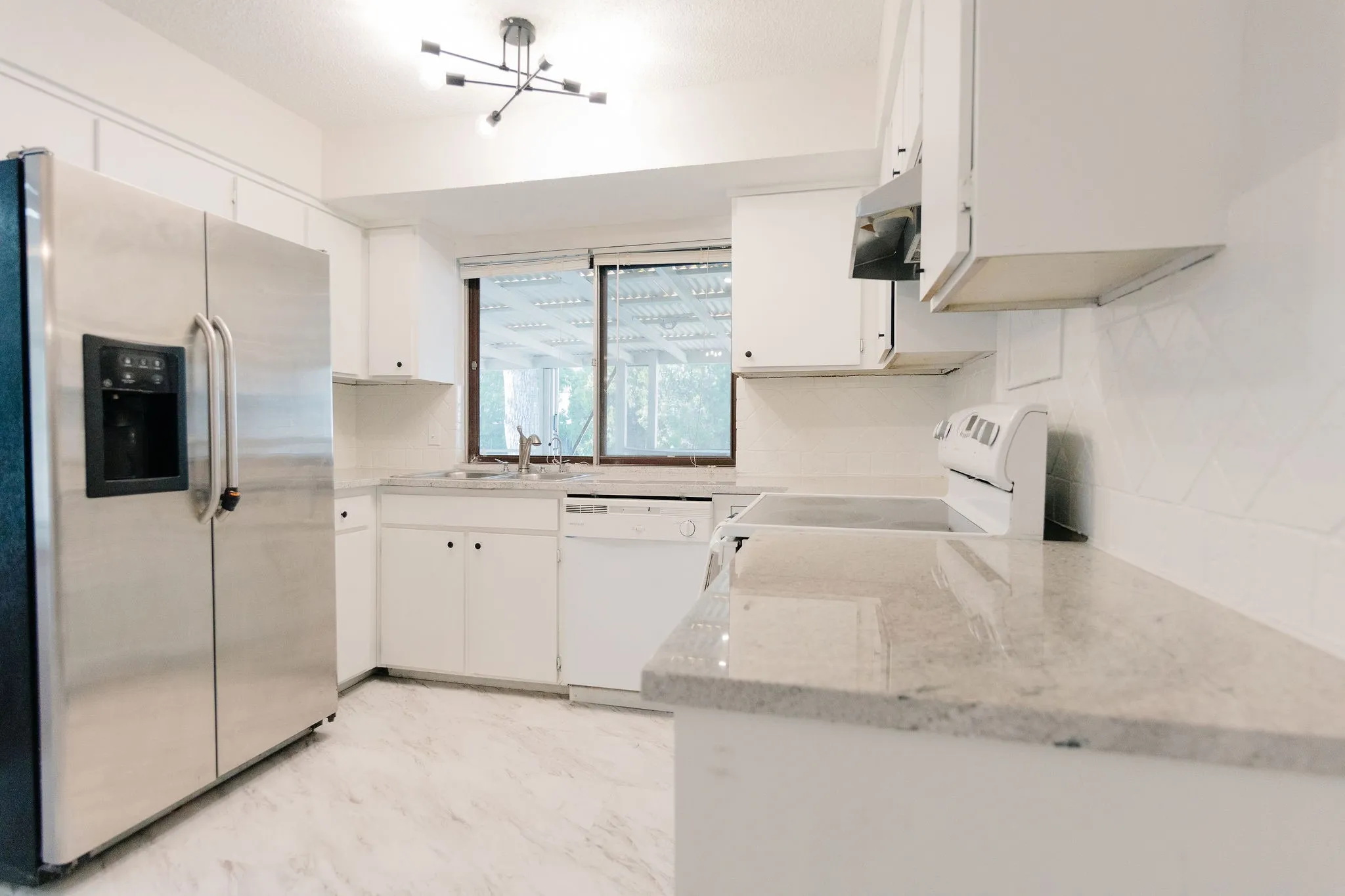 Single Family Residence For Rent in Denton County , 2103 Cedarcrest Drive, Carrollton, Texas 75007, 3 Bedroom, 2 Bathroom, 2 Garage spaces, 1,381 Sqft, built in 1973, mls#21338039, Real Estate Agent in Carrollton, Homes For Rent in Denton county, Homes For Rent in Carrollton, Realtor in Carrollton Texas, Real Estate Brokerage Independent Realty Texas, Luminita Cordes Realtor