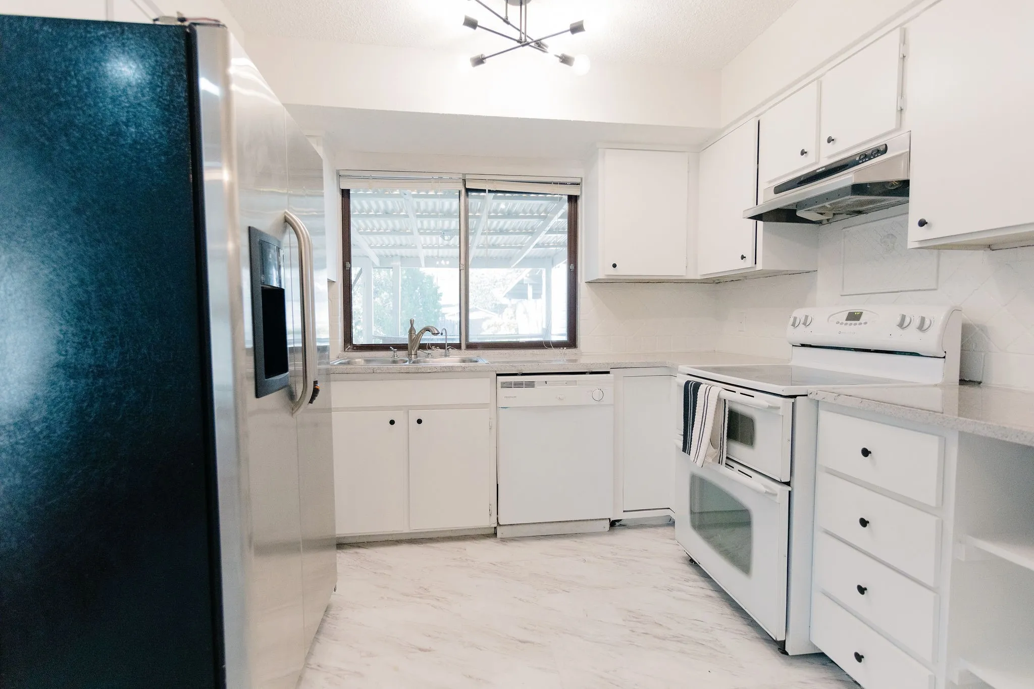 Single Family Residence For Rent in Denton County , 2103 Cedarcrest Drive, Carrollton, Texas 75007, 3 Bedroom, 2 Bathroom, 2 Garage spaces, 1,381 Sqft, built in 1973, mls#21338039, Real Estate Agent in Carrollton, Homes For Rent in Denton county, Homes For Rent in Carrollton, Realtor in Carrollton Texas, Real Estate Brokerage Independent Realty Texas, Luminita Cordes Realtor