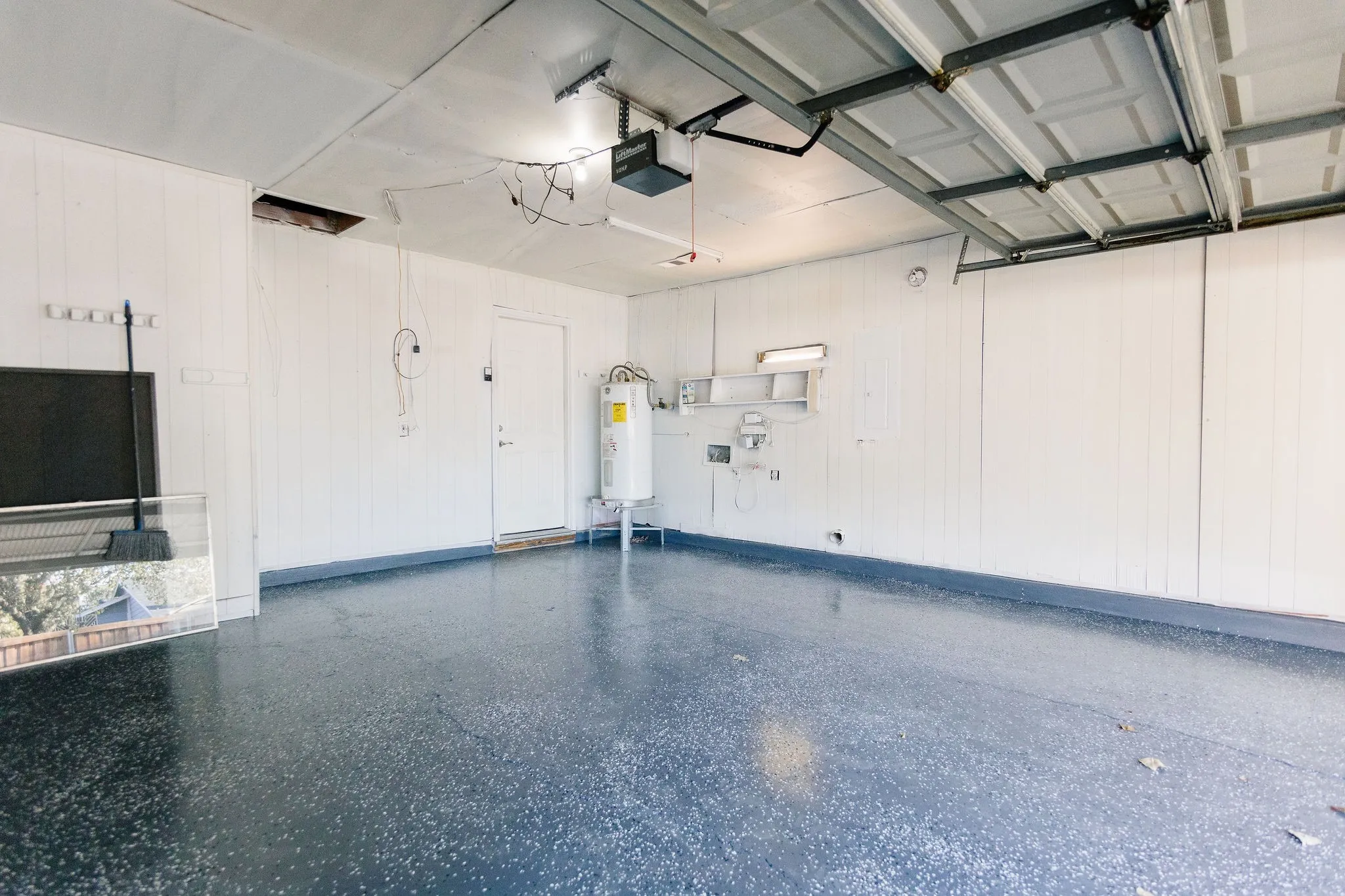 Single Family Residence For Rent in Denton County , 2103 Cedarcrest Drive, Carrollton, Texas 75007, 3 Bedroom, 2 Bathroom, 2 Garage spaces, 1,381 Sqft, built in 1973, mls#21338039, Real Estate Agent in Carrollton, Homes For Rent in Denton county, Homes For Rent in Carrollton, Realtor in Carrollton Texas, Real Estate Brokerage Independent Realty Texas, Luminita Cordes Realtor