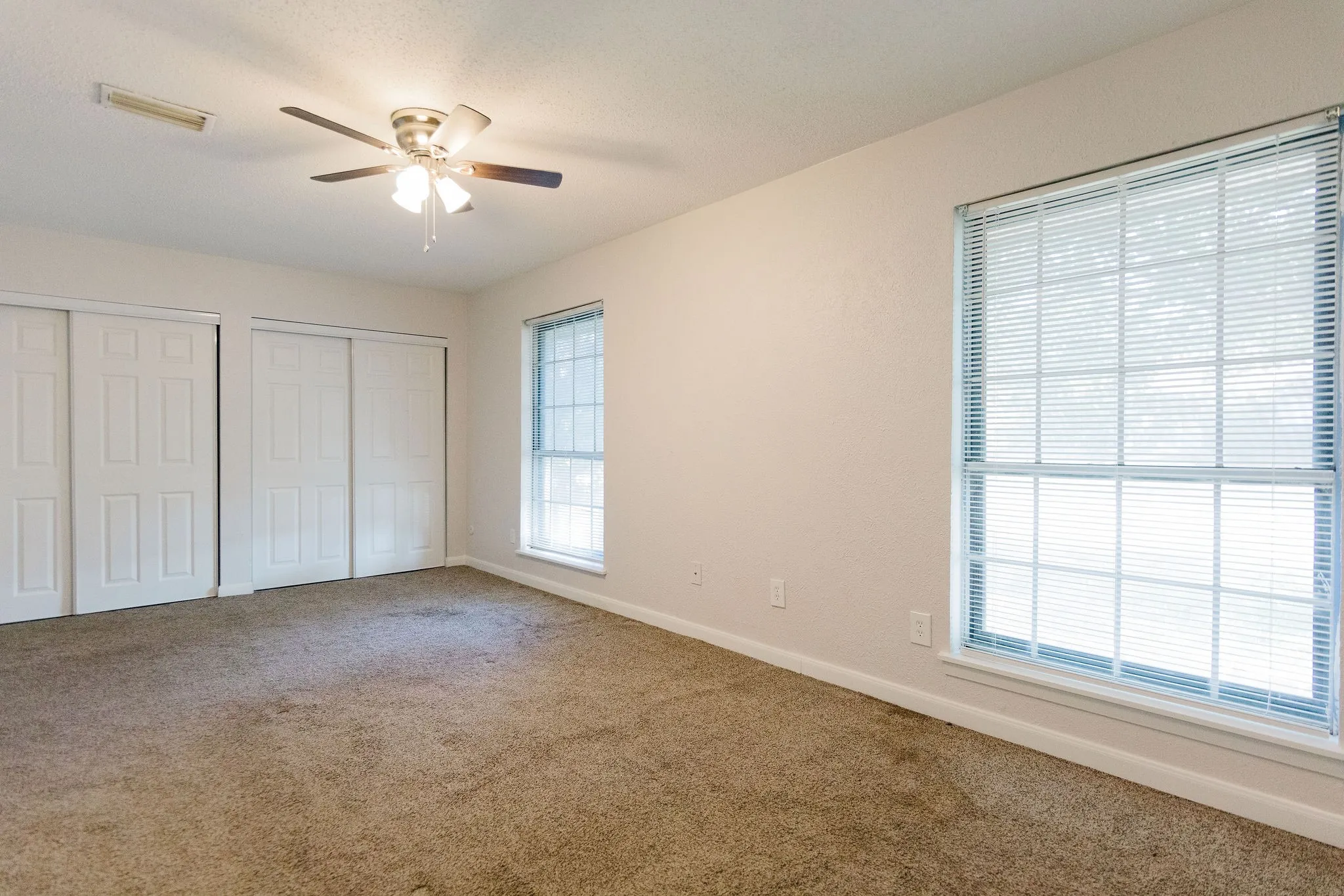 Single Family Residence For Rent in Denton County , 2103 Cedarcrest Drive, Carrollton, Texas 75007, 3 Bedroom, 2 Bathroom, 2 Garage spaces, 1,381 Sqft, built in 1973, mls#21338039, Real Estate Agent in Carrollton, Homes For Rent in Denton county, Homes For Rent in Carrollton, Realtor in Carrollton Texas, Real Estate Brokerage Independent Realty Texas, Luminita Cordes Realtor
