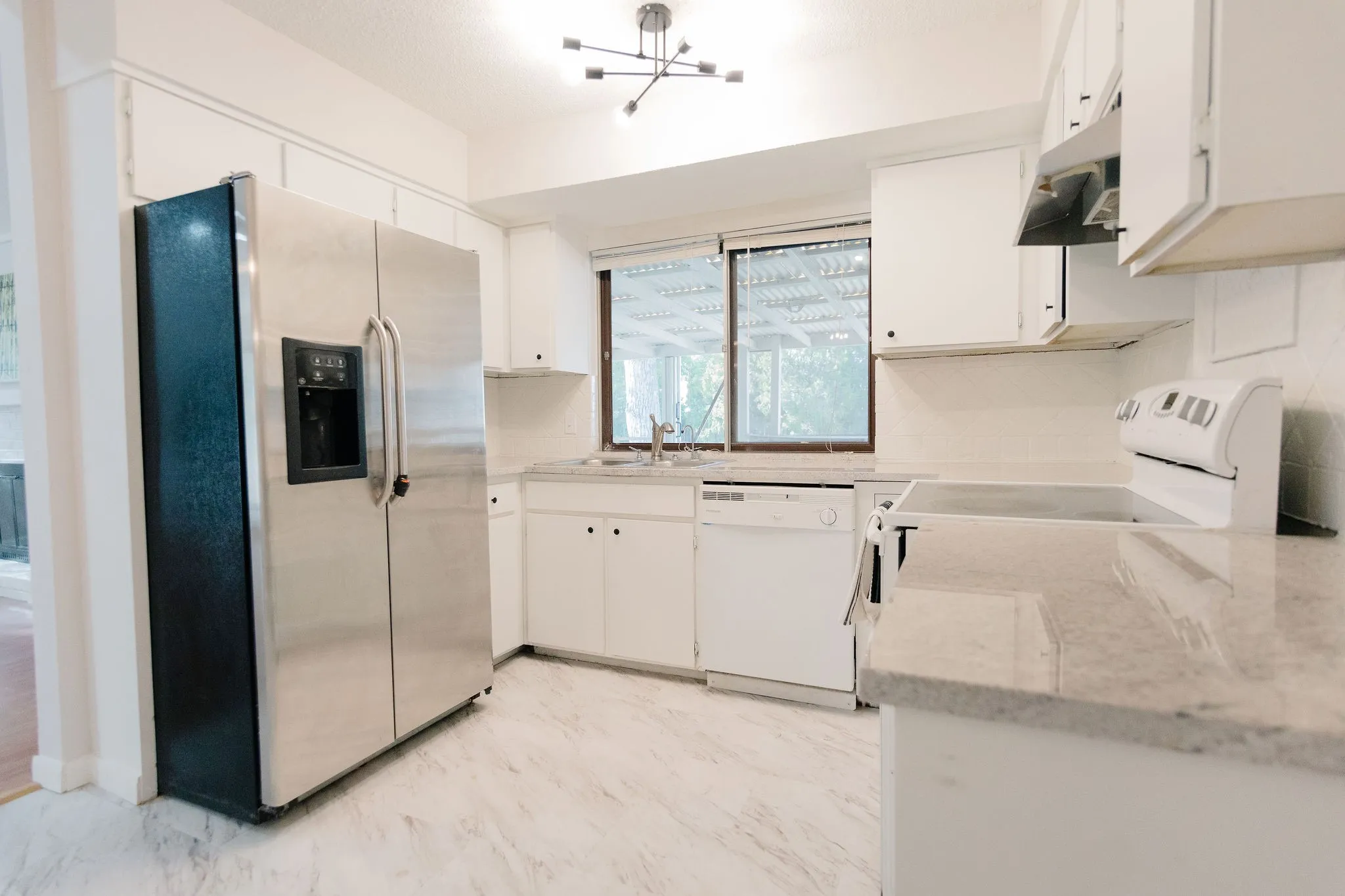 Single Family Residence For Rent in Denton County , 2103 Cedarcrest Drive, Carrollton, Texas 75007, 3 Bedroom, 2 Bathroom, 2 Garage spaces, 1,381 Sqft, built in 1973, mls#21338039, Real Estate Agent in Carrollton, Homes For Rent in Denton county, Homes For Rent in Carrollton, Realtor in Carrollton Texas, Real Estate Brokerage Independent Realty Texas, Luminita Cordes Realtor