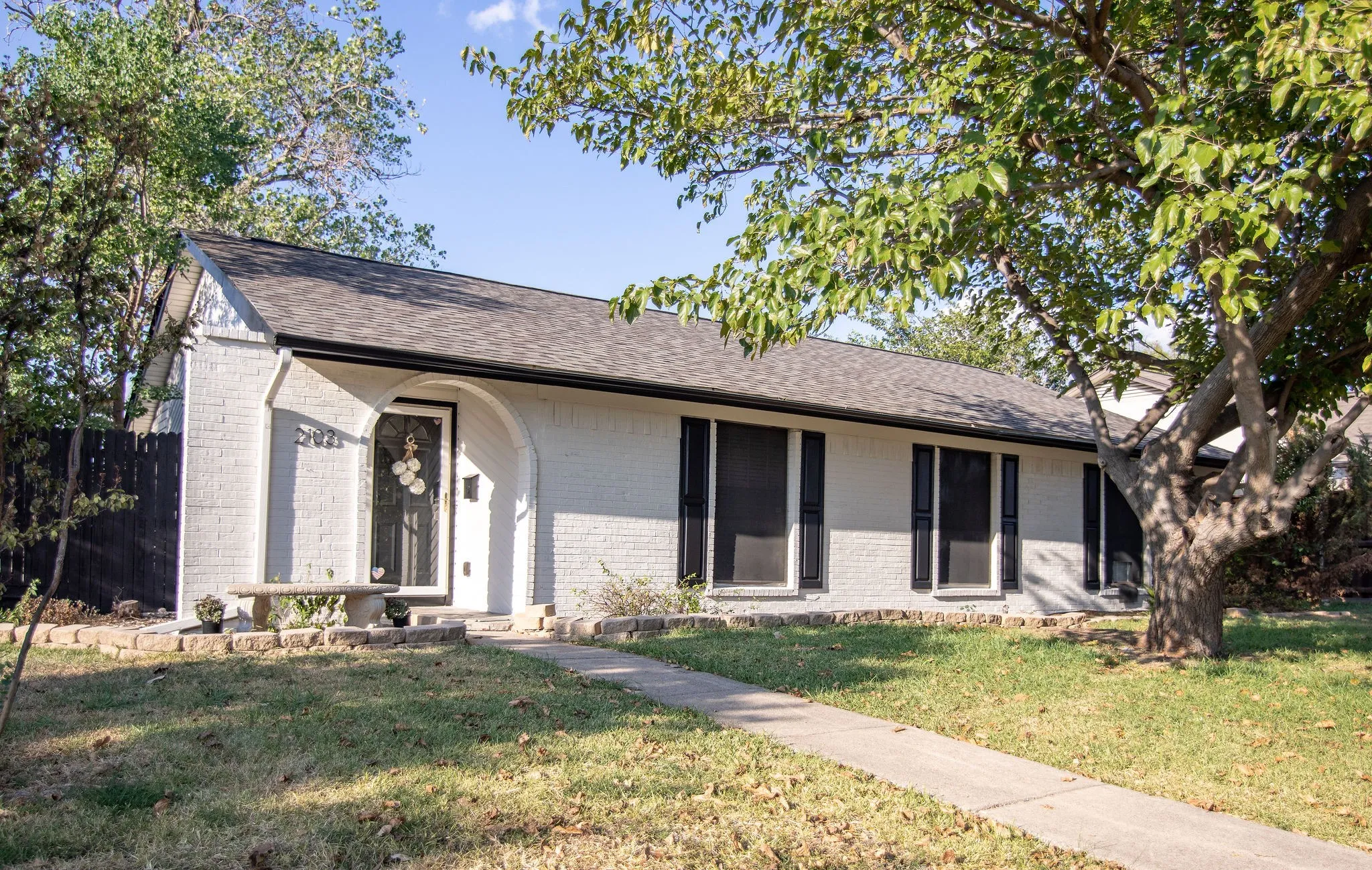 Single Family Residence For Rent in Denton County , 2103 Cedarcrest Drive, Carrollton, Texas 75007, 3 Bedroom, 2 Bathroom, 2 Garage spaces, 1,381 Sqft, built in 1973, mls#21338039, Real Estate Agent in Carrollton, Homes For Rent in Denton county, Homes For Rent in Carrollton, Realtor in Carrollton Texas, Real Estate Brokerage Independent Realty Texas, Luminita Cordes Realtor