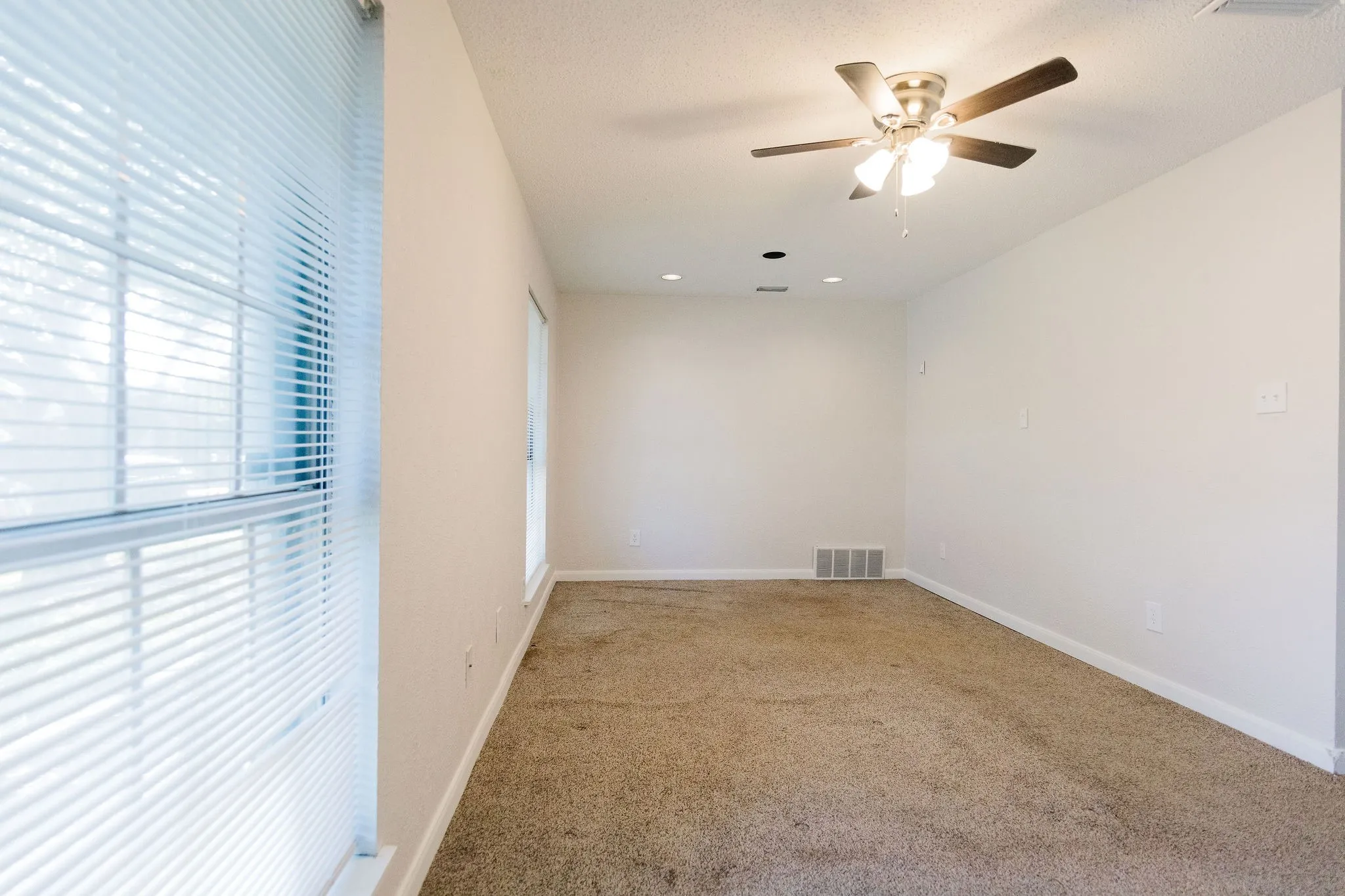Single Family Residence For Rent in Denton County , 2103 Cedarcrest Drive, Carrollton, Texas 75007, 3 Bedroom, 2 Bathroom, 2 Garage spaces, 1,381 Sqft, built in 1973, mls#21338039, Real Estate Agent in Carrollton, Homes For Rent in Denton county, Homes For Rent in Carrollton, Realtor in Carrollton Texas, Real Estate Brokerage Independent Realty Texas, Luminita Cordes Realtor