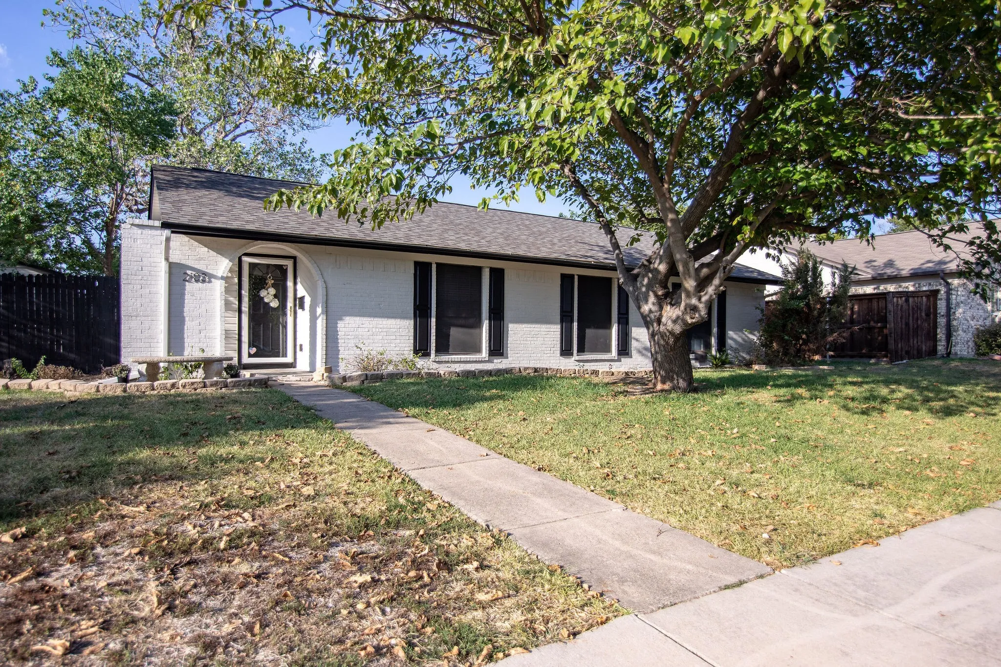 Single Family Residence For Rent in Denton County , 2103 Cedarcrest Drive, Carrollton, Texas 75007, 3 Bedroom, 2 Bathroom, 2 Garage spaces, 1,381 Sqft, built in 1973, mls#21338039, Real Estate Agent in Carrollton, Homes For Rent in Denton county, Homes For Rent in Carrollton, Realtor in Carrollton Texas, Real Estate Brokerage Independent Realty Texas, Luminita Cordes Realtor