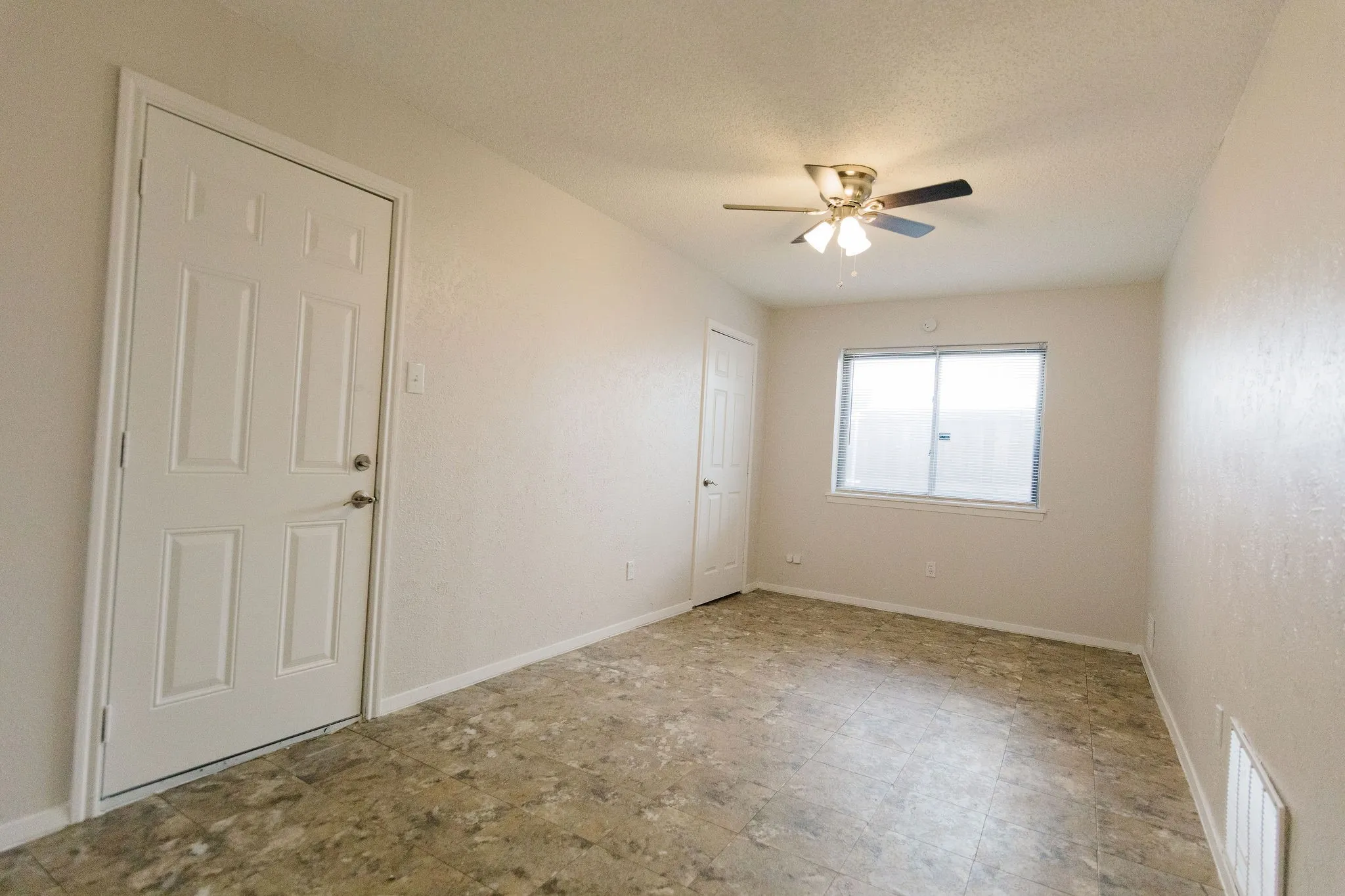 Single Family Residence For Rent in Denton County , 2103 Cedarcrest Drive, Carrollton, Texas 75007, 3 Bedroom, 2 Bathroom, 2 Garage spaces, 1,381 Sqft, built in 1973, mls#21338039, Real Estate Agent in Carrollton, Homes For Rent in Denton county, Homes For Rent in Carrollton, Realtor in Carrollton Texas, Real Estate Brokerage Independent Realty Texas, Luminita Cordes Realtor