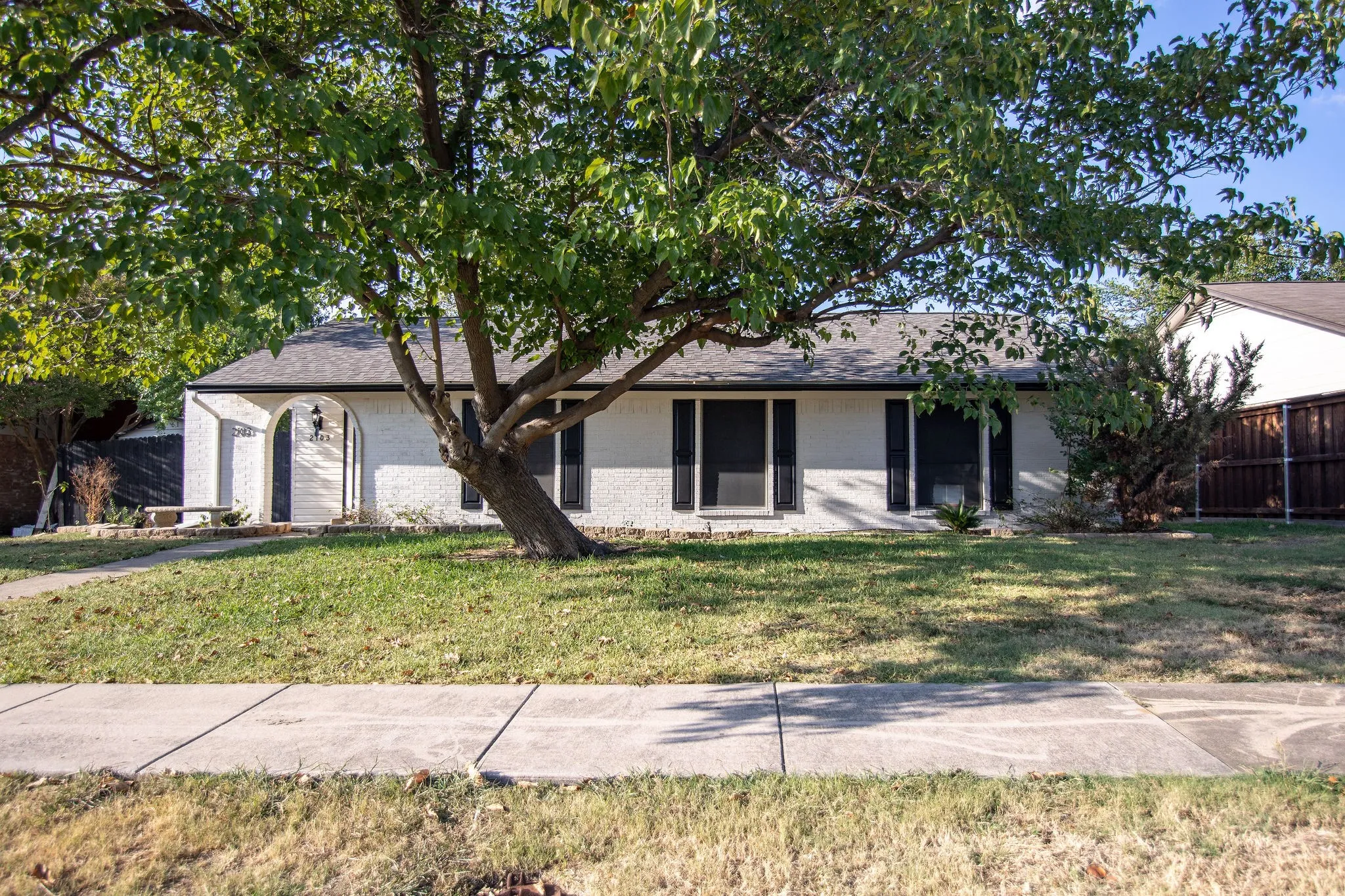 Single Family Residence For Rent in Denton County , 2103 Cedarcrest Drive, Carrollton, Texas 75007, 3 Bedroom, 2 Bathroom, 2 Garage spaces, 1,381 Sqft, built in 1973, mls#21338039, Real Estate Agent in Carrollton, Homes For Rent in Denton county, Homes For Rent in Carrollton, Realtor in Carrollton Texas, Real Estate Brokerage Independent Realty Texas, Luminita Cordes Realtor