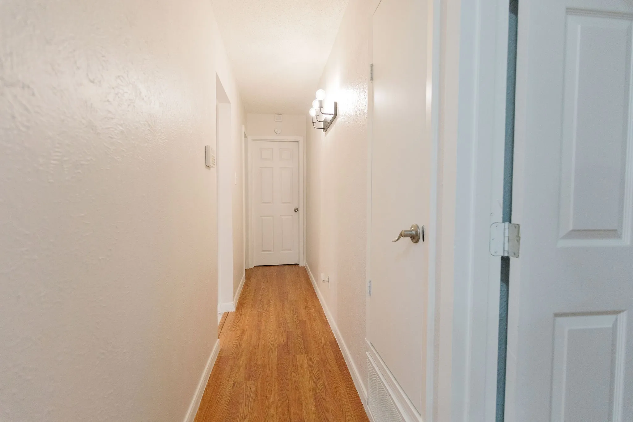 Single Family Residence For Rent in Denton County , 2103 Cedarcrest Drive, Carrollton, Texas 75007, 3 Bedroom, 2 Bathroom, 2 Garage spaces, 1,381 Sqft, built in 1973, mls#21338039, Real Estate Agent in Carrollton, Homes For Rent in Denton county, Homes For Rent in Carrollton, Realtor in Carrollton Texas, Real Estate Brokerage Independent Realty Texas, Luminita Cordes Realtor