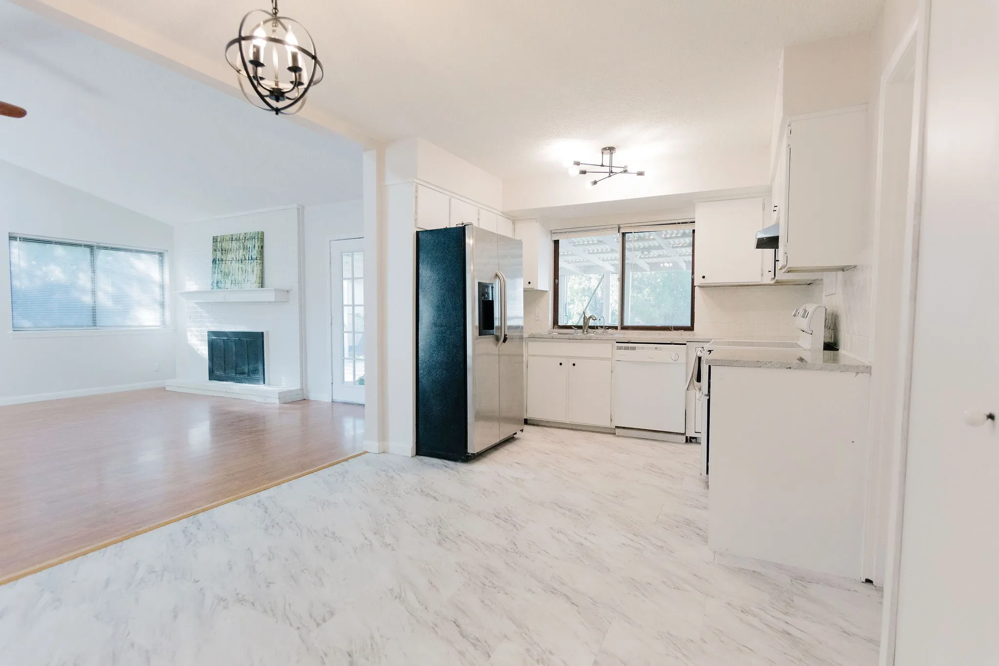 Single Family Residence For Rent in Denton County , 2103 Cedarcrest Drive, Carrollton, Texas 75007, 3 Bedroom, 2 Bathroom, 2 Garage spaces, 1,381 Sqft, built in 1973, mls#21338039, Real Estate Agent in Carrollton, Homes For Rent in Denton county, Homes For Rent in Carrollton, Realtor in Carrollton Texas, Real Estate Brokerage Independent Realty Texas, Luminita Cordes Realtor