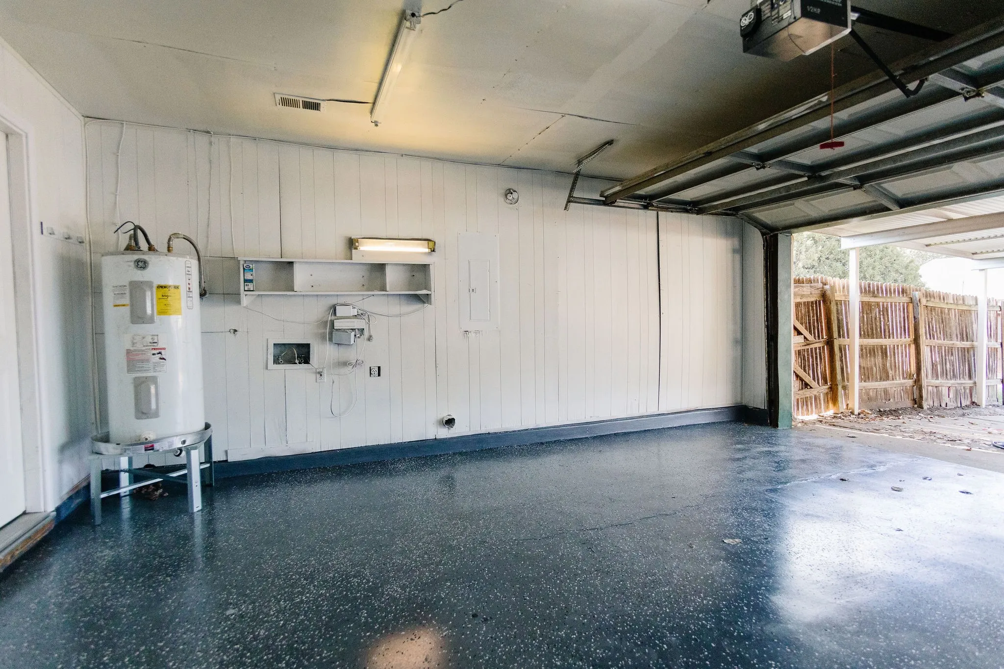 Single Family Residence For Rent in Denton County , 2103 Cedarcrest Drive, Carrollton, Texas 75007, 3 Bedroom, 2 Bathroom, 2 Garage spaces, 1,381 Sqft, built in 1973, mls#21338039, Real Estate Agent in Carrollton, Homes For Rent in Denton county, Homes For Rent in Carrollton, Realtor in Carrollton Texas, Real Estate Brokerage Independent Realty Texas, Luminita Cordes Realtor