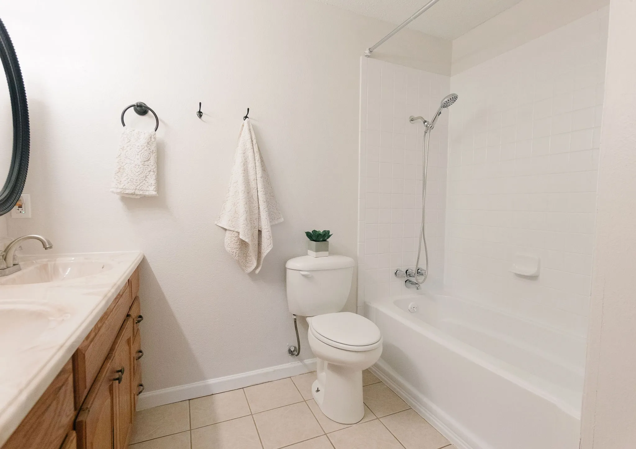 Single Family Residence For Rent in Denton County , 2103 Cedarcrest Drive, Carrollton, Texas 75007, 3 Bedroom, 2 Bathroom, 2 Garage spaces, 1,381 Sqft, built in 1973, mls#21338039, Real Estate Agent in Carrollton, Homes For Rent in Denton county, Homes For Rent in Carrollton, Realtor in Carrollton Texas, Real Estate Brokerage Independent Realty Texas, Luminita Cordes Realtor