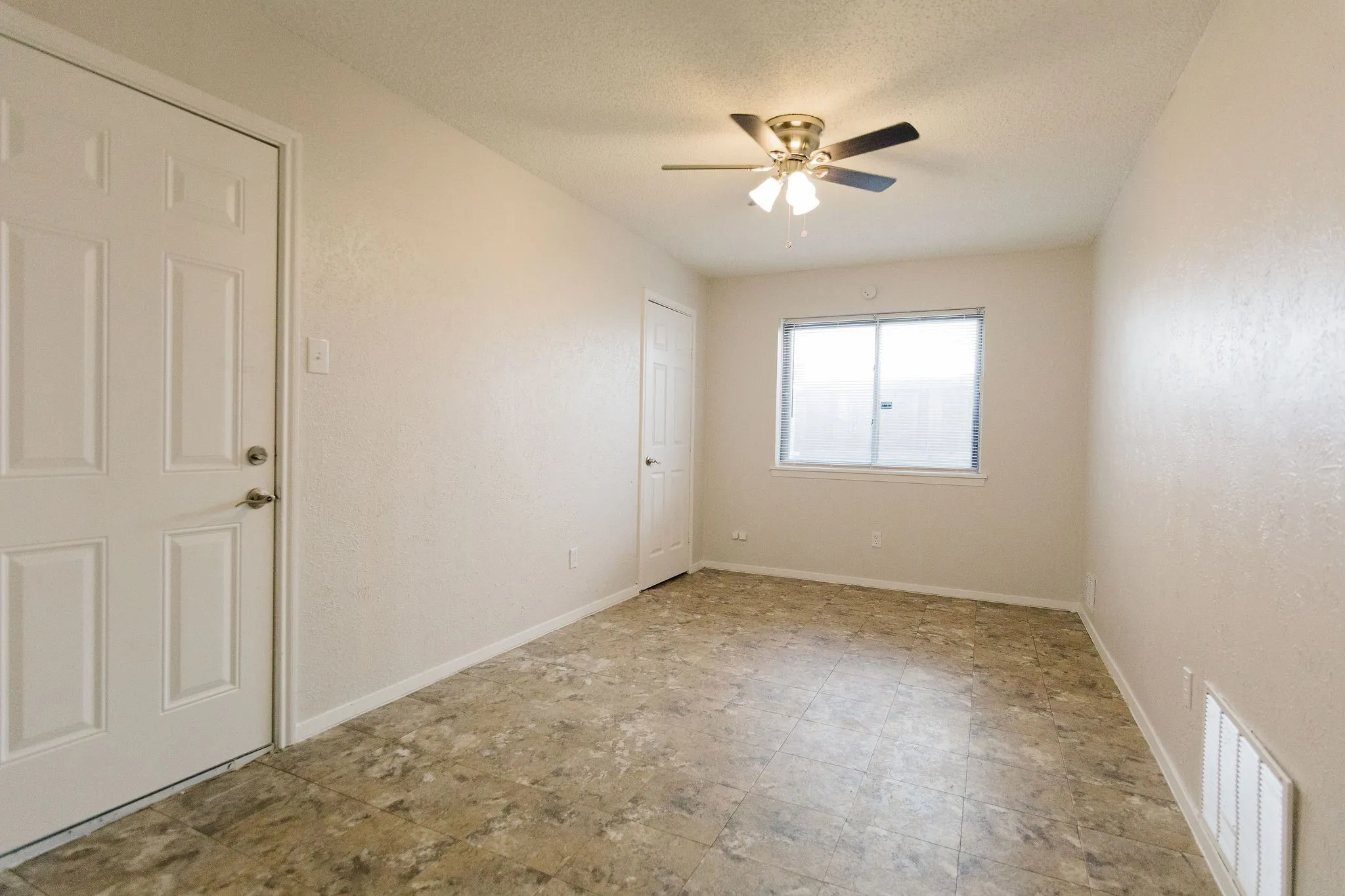 Single Family Residence For Rent in Denton County , 2103 Cedarcrest Drive, Carrollton, Texas 75007, 3 Bedroom, 2 Bathroom, 2 Garage spaces, 1,381 Sqft, built in 1973, mls#21338039, Real Estate Agent in Carrollton, Homes For Rent in Denton county, Homes For Rent in Carrollton, Realtor in Carrollton Texas, Real Estate Brokerage Independent Realty Texas, Luminita Cordes Realtor