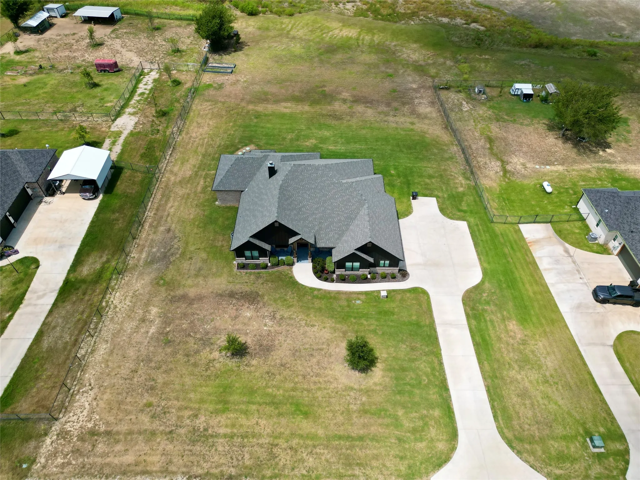 Single Family Residence For Sale in Parker County , 1115 Pioneer Crossing, Weatherford, Texas 76088, 5 Bedroom, 3 Bathroom, 3 Garage spaces, 2,924 Sqft, built in 2021, mls#21352143, Real Estate Agent in Weatherford, Homes For Sale in Parker county, Homes For Sale in Weatherford, Realtor in Weatherford Texas, Real Estate Brokerage Independent Realty Texas, Luminita Cordes Realtor