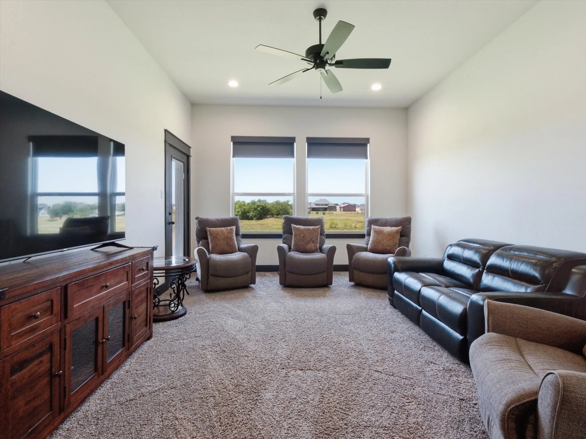 Single Family Residence For Sale in Parker County , 1115 Pioneer Crossing, Weatherford, Texas 76088, 5 Bedroom, 3 Bathroom, 3 Garage spaces, 2,924 Sqft, built in 2021, mls#21352143, Real Estate Agent in Weatherford, Homes For Sale in Parker county, Homes For Sale in Weatherford, Realtor in Weatherford Texas, Real Estate Brokerage Independent Realty Texas, Luminita Cordes Realtor