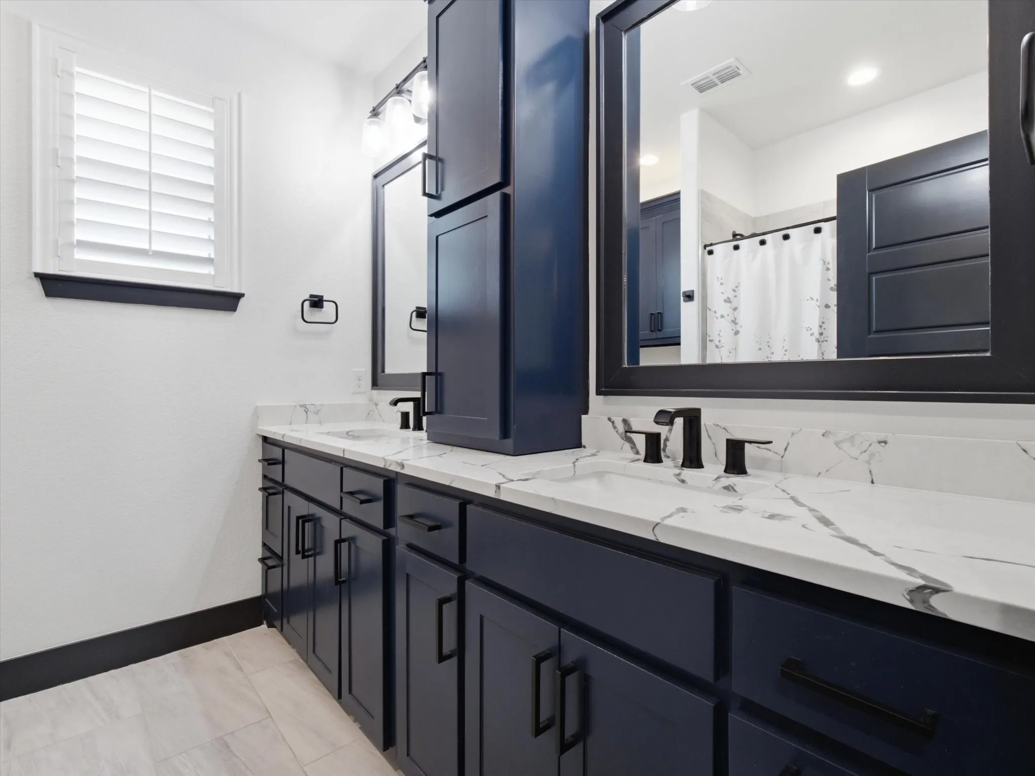 Single Family Residence For Sale in Parker County , 1115 Pioneer Crossing, Weatherford, Texas 76088, 5 Bedroom, 3 Bathroom, 3 Garage spaces, 2,924 Sqft, built in 2021, mls#21352143, Real Estate Agent in Weatherford, Homes For Sale in Parker county, Homes For Sale in Weatherford, Realtor in Weatherford Texas, Real Estate Brokerage Independent Realty Texas, Luminita Cordes Realtor