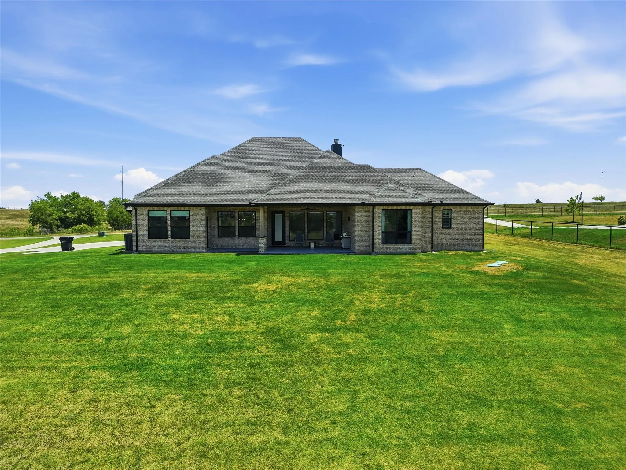 Single Family Residence For Sale in Parker County , 1115 Pioneer Crossing, Weatherford, Texas 76088, 5 Bedroom, 3 Bathroom, 3 Garage spaces, 2,924 Sqft, built in 2021, mls#21352143, Real Estate Agent in Weatherford, Homes For Sale in Parker county, Homes For Sale in Weatherford, Realtor in Weatherford Texas, Real Estate Brokerage Independent Realty Texas, Luminita Cordes Realtor