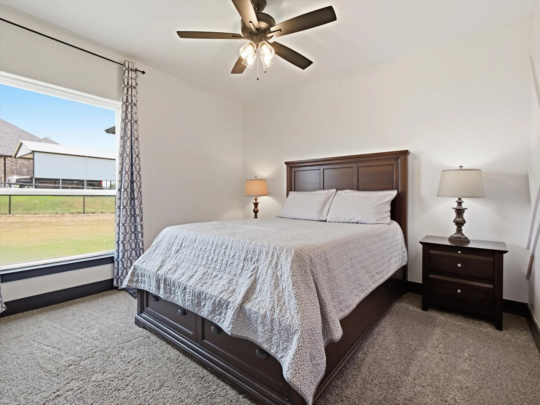 Single Family Residence For Sale in Parker County , 1115 Pioneer Crossing, Weatherford, Texas 76088, 5 Bedroom, 3 Bathroom, 3 Garage spaces, 2,924 Sqft, built in 2021, mls#21352143, Real Estate Agent in Weatherford, Homes For Sale in Parker county, Homes For Sale in Weatherford, Realtor in Weatherford Texas, Real Estate Brokerage Independent Realty Texas, Luminita Cordes Realtor