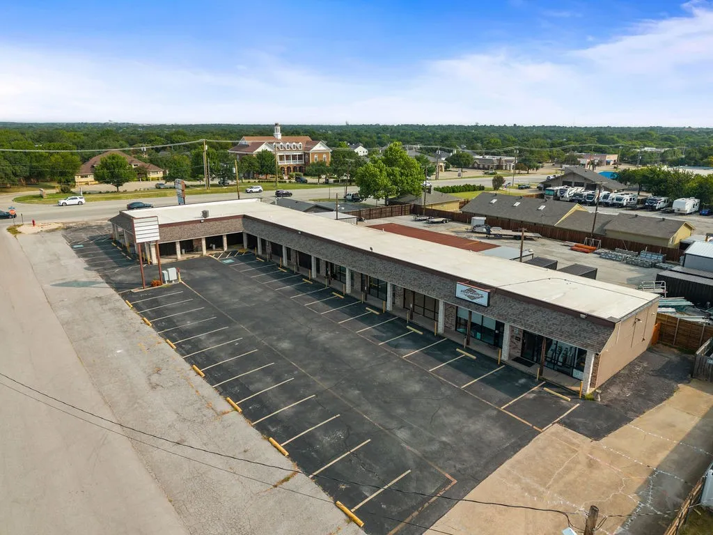 Retail For Rent in Tarrant County , 4121 Colleyville Boulevard, Colleyville, Texas 76034, 0, 0, Garage spaces, 0 Sqft, built in 1984, Price $2,376, mls#21324575, Real Estate Agent in Colleyville, Homes For Rent in Tarrant county, Homes For Rent in Colleyville, Realtor in Colleyville Texas, Real Estate Brokerage Independent Realty Texas, Luminita Cordes Realtor