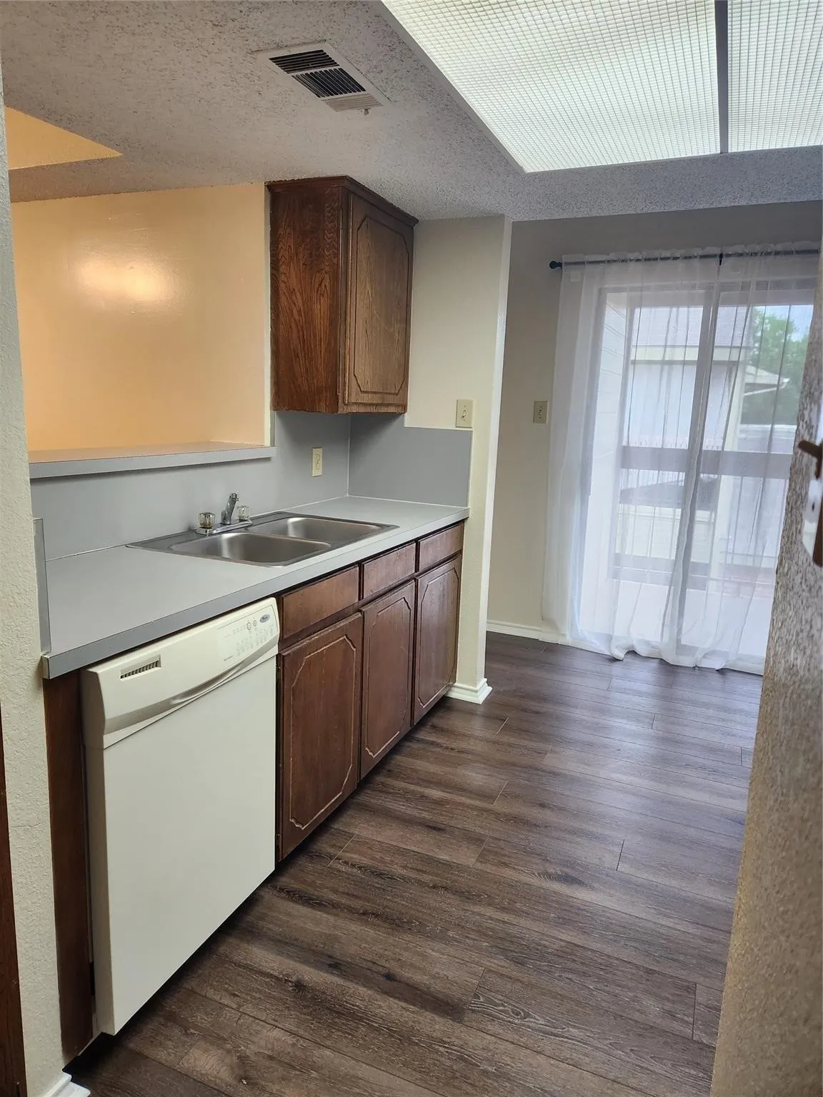 Apartment For Rent in Tarrant County , 5029 Winder Court D, North Richland Hills, Texas 76180, 3 Bedroom, 2 Bathroom, 1 Garage spaces, 1,163 Sqft, built in 1984, mls#21353215, Real Estate Agent in North Richland Hills, Homes For Rent in Tarrant county, Homes For Rent in North Richland Hills, Realtor in North Richland Hills Texas, Real Estate Brokerage Independent Realty Texas, Luminita Cordes Realtor