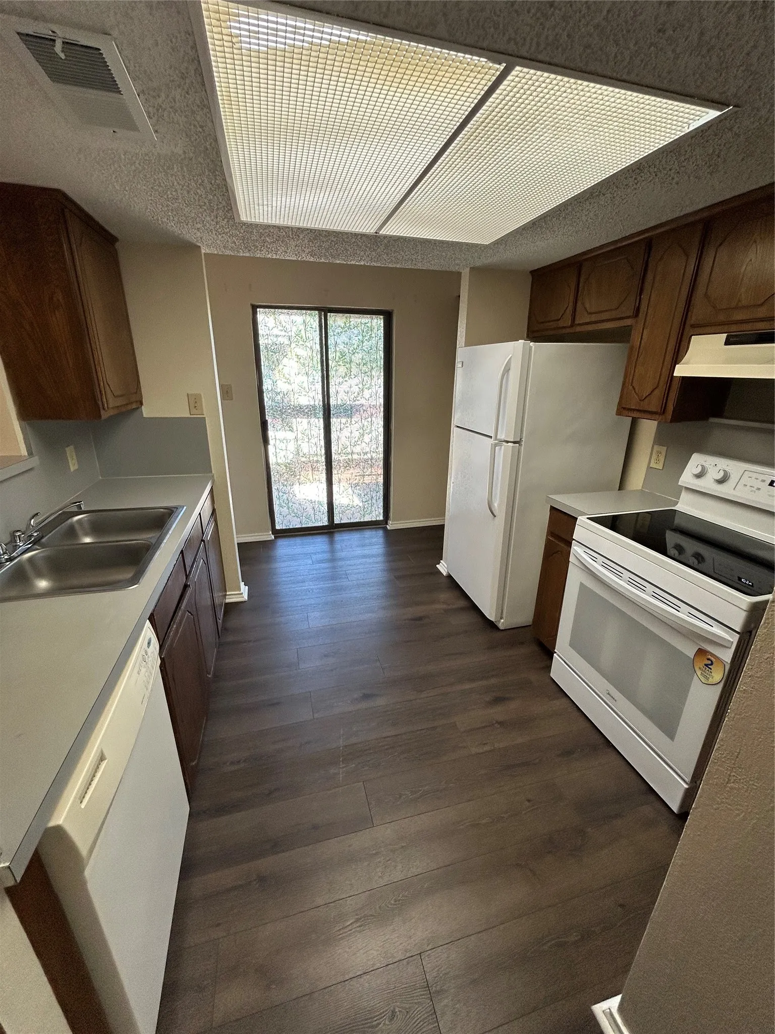 Apartment For Rent in Tarrant County , 5029 Winder Court D, North Richland Hills, Texas 76180, 3 Bedroom, 2 Bathroom, 1 Garage spaces, 1,163 Sqft, built in 1984, mls#21353215, Real Estate Agent in North Richland Hills, Homes For Rent in Tarrant county, Homes For Rent in North Richland Hills, Realtor in North Richland Hills Texas, Real Estate Brokerage Independent Realty Texas, Luminita Cordes Realtor