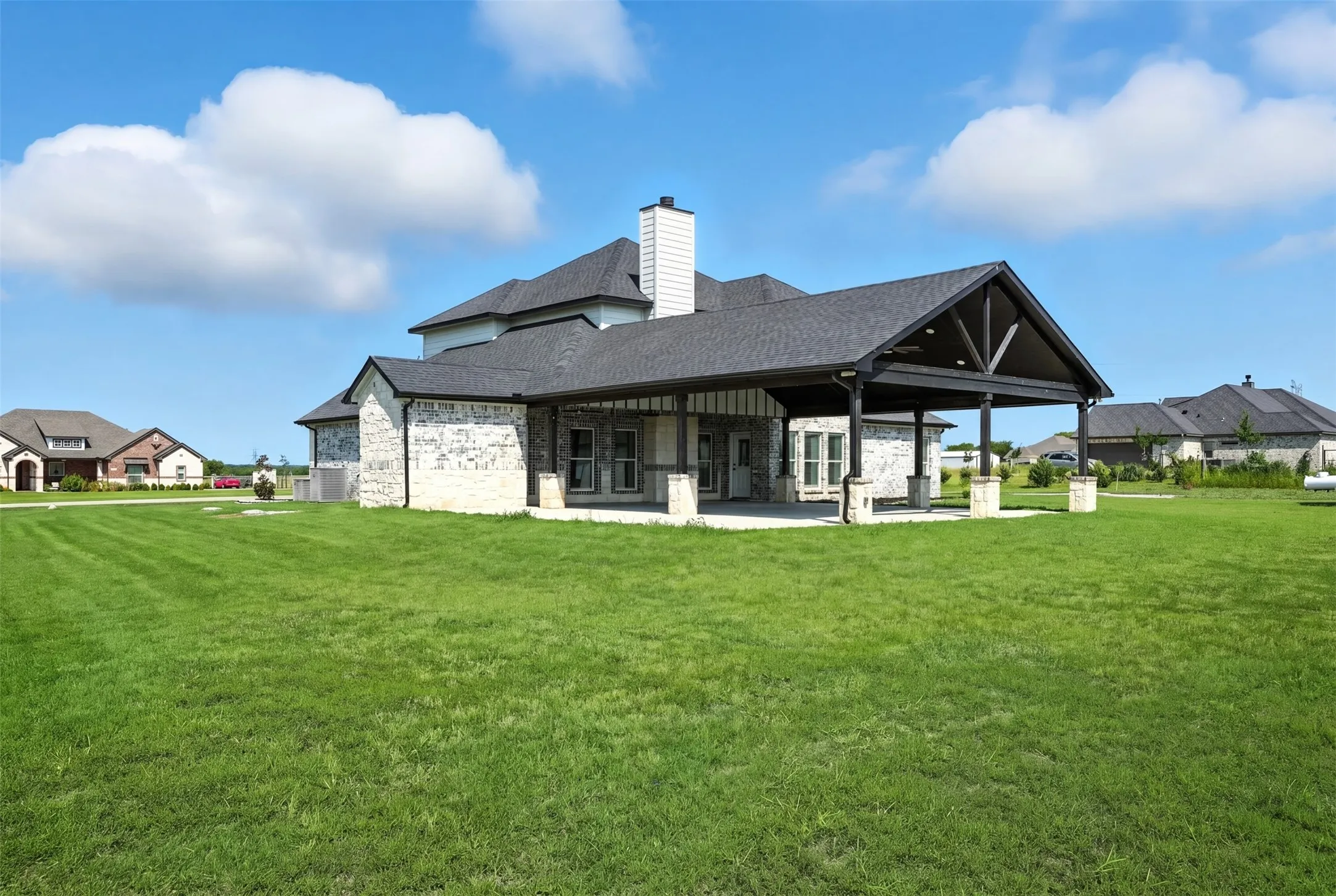 Single Family Residence For Sale in Denton County , 7271 Michelle Point, Krum, Texas 76249, 6 Bedroom, 5 Bathroom, 2 Garage spaces, 3,482 Sqft, built in 2021, mls#21348127, Real Estate Agent in Krum, Homes For Sale in Denton county, Homes For Sale in Krum, Realtor in Krum Texas, Real Estate Brokerage Independent Realty Texas, Luminita Cordes Realtor