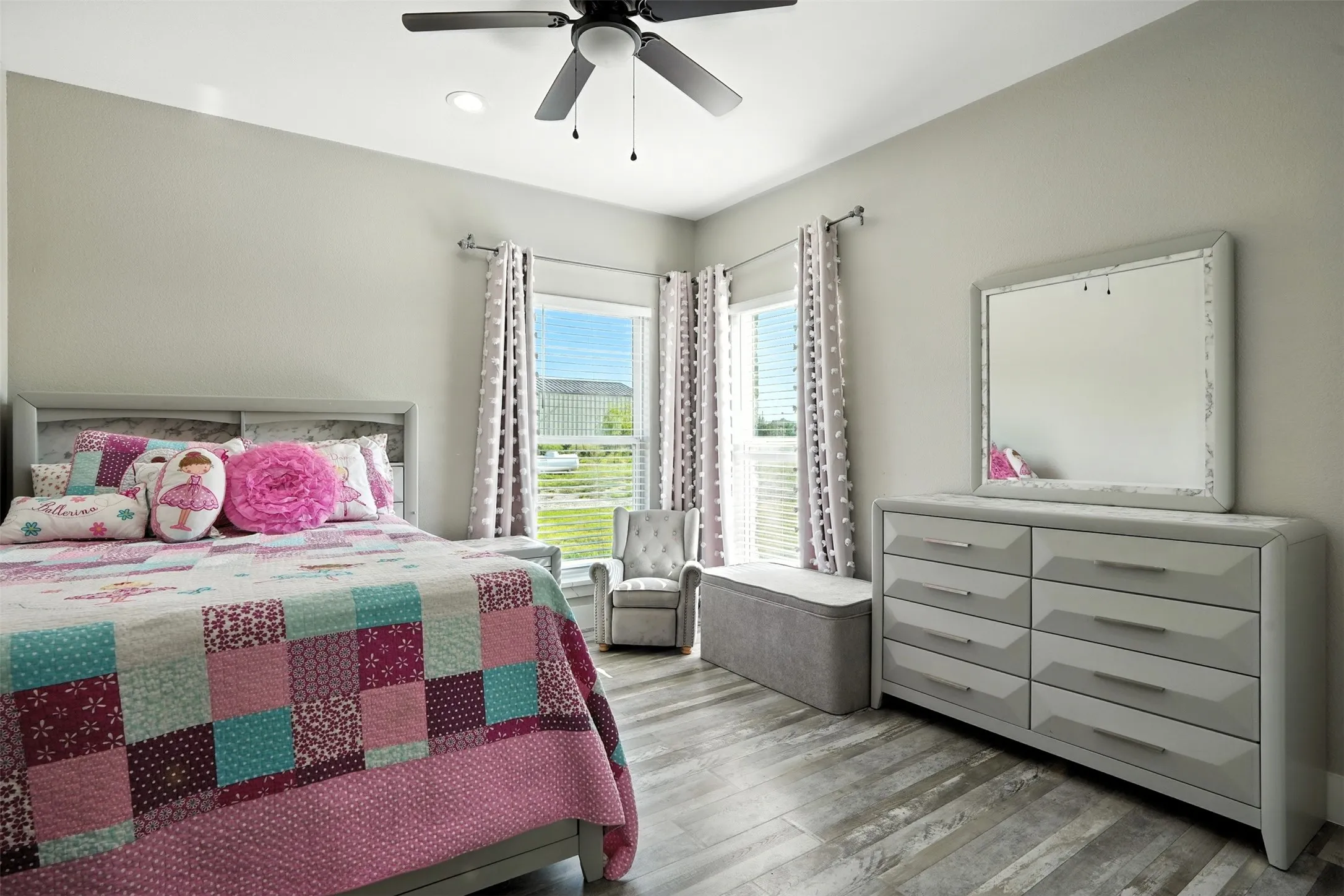 Single Family Residence For Sale in Denton County , 7271 Michelle Point, Krum, Texas 76249, 6 Bedroom, 5 Bathroom, 2 Garage spaces, 3,482 Sqft, built in 2021, mls#21348127, Real Estate Agent in Krum, Homes For Sale in Denton county, Homes For Sale in Krum, Realtor in Krum Texas, Real Estate Brokerage Independent Realty Texas, Luminita Cordes Realtor