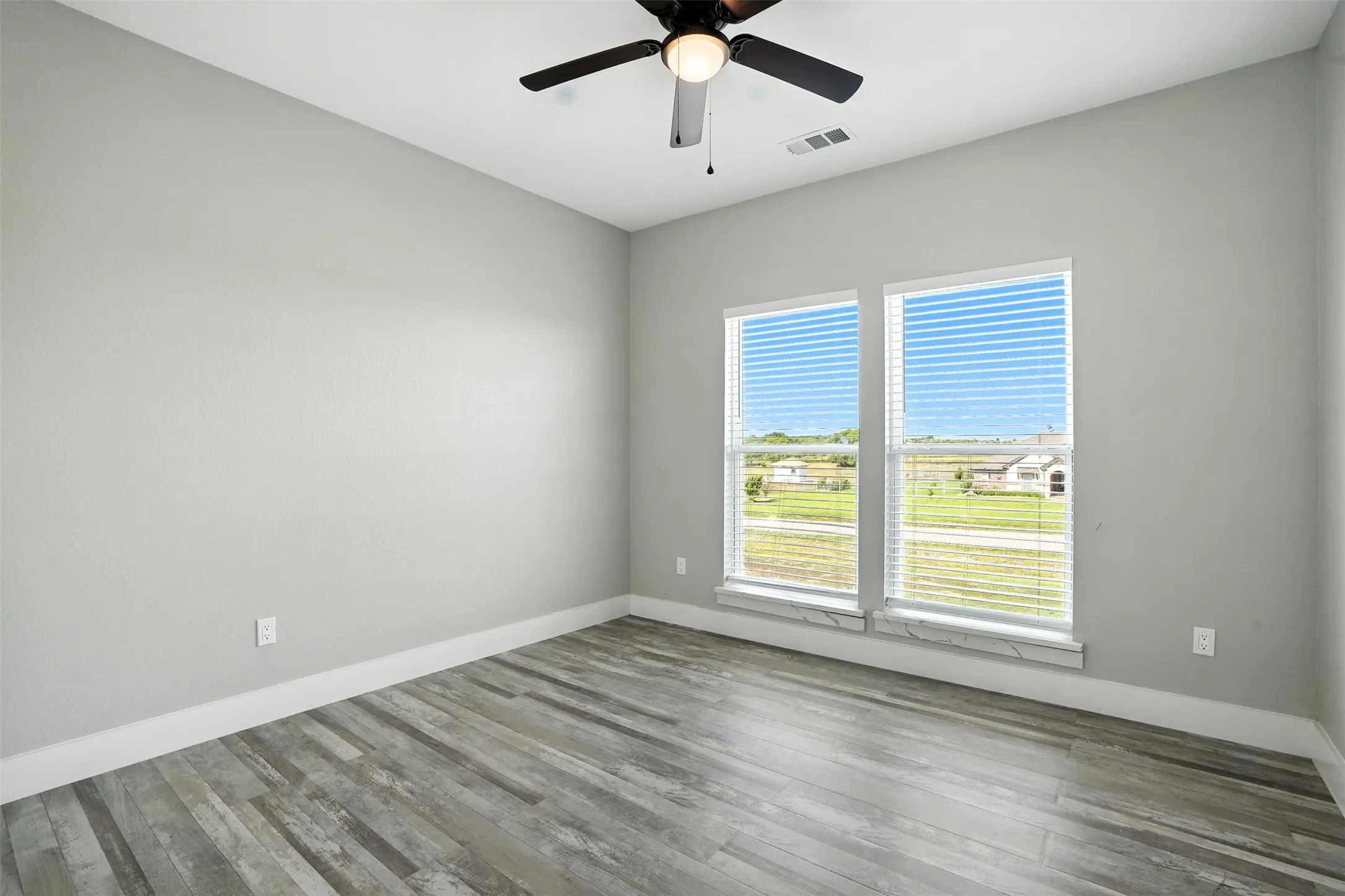 Single Family Residence For Sale in Denton County , 7271 Michelle Point, Krum, Texas 76249, 6 Bedroom, 5 Bathroom, 2 Garage spaces, 3,482 Sqft, built in 2021, mls#21348127, Real Estate Agent in Krum, Homes For Sale in Denton county, Homes For Sale in Krum, Realtor in Krum Texas, Real Estate Brokerage Independent Realty Texas, Luminita Cordes Realtor