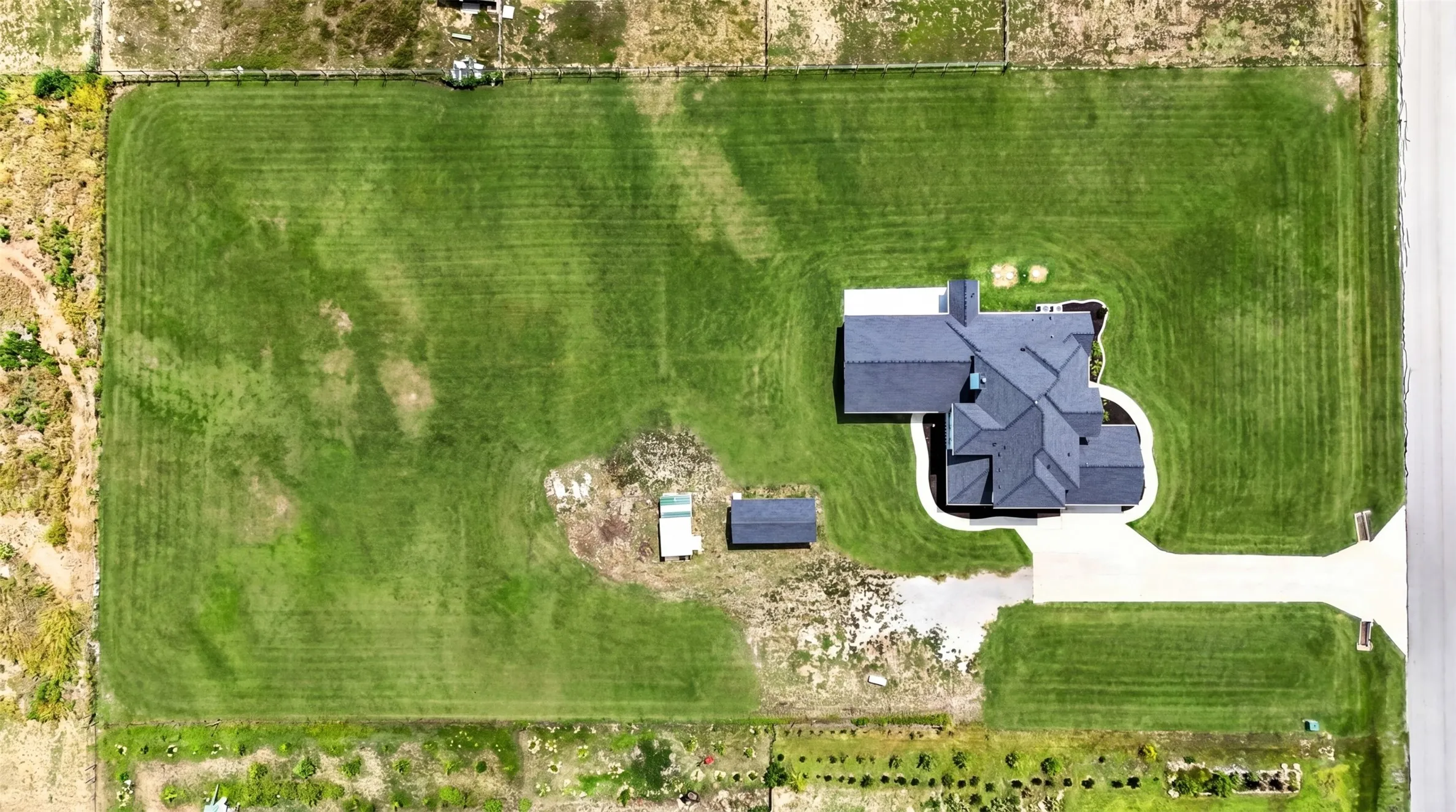 Single Family Residence For Sale in Denton County , 7271 Michelle Point, Krum, Texas 76249, 6 Bedroom, 5 Bathroom, 2 Garage spaces, 3,482 Sqft, built in 2021, mls#21348127, Real Estate Agent in Krum, Homes For Sale in Denton county, Homes For Sale in Krum, Realtor in Krum Texas, Real Estate Brokerage Independent Realty Texas, Luminita Cordes Realtor