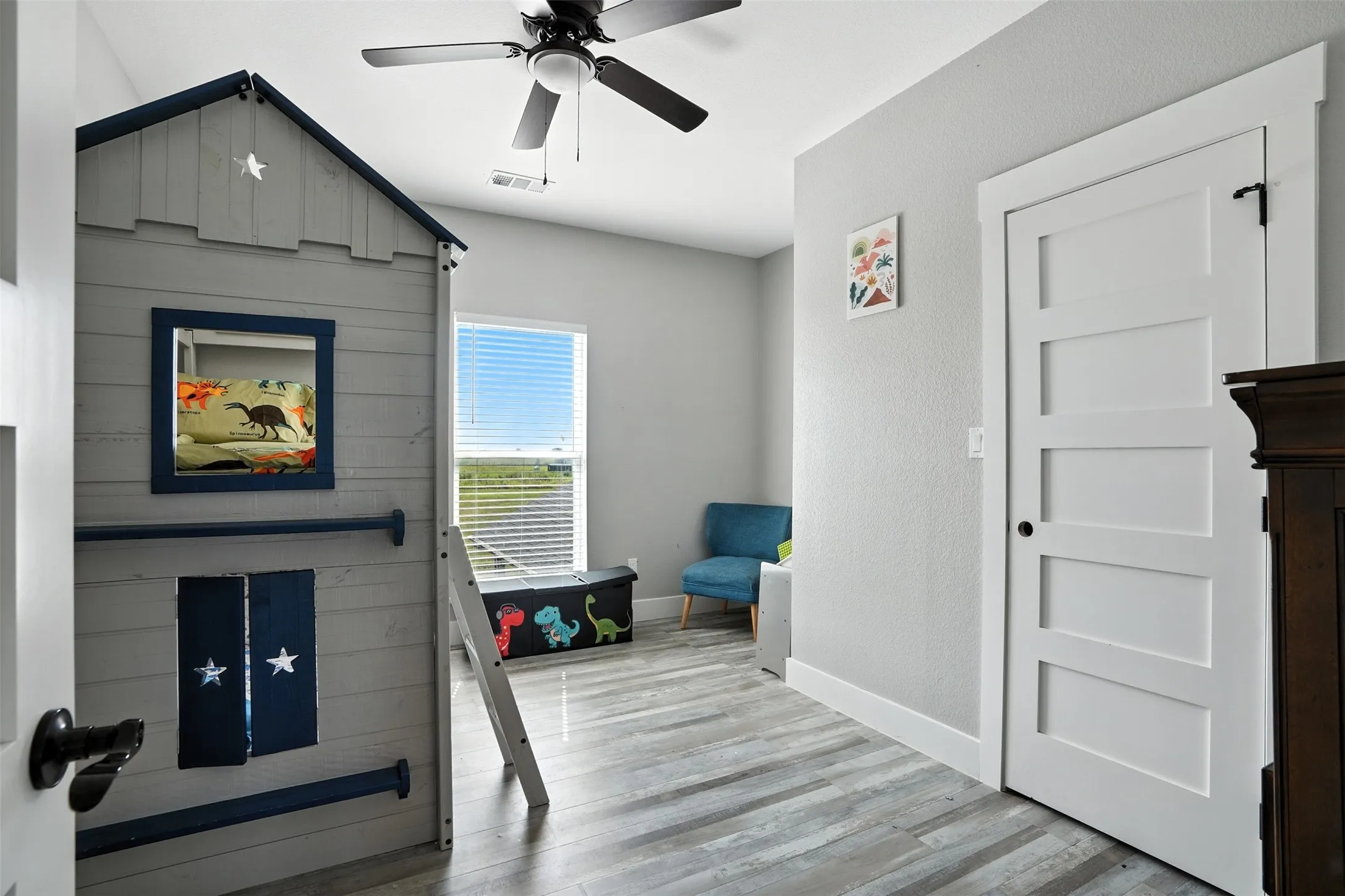 Single Family Residence For Sale in Denton County , 7271 Michelle Point, Krum, Texas 76249, 6 Bedroom, 5 Bathroom, 2 Garage spaces, 3,482 Sqft, built in 2021, mls#21348127, Real Estate Agent in Krum, Homes For Sale in Denton county, Homes For Sale in Krum, Realtor in Krum Texas, Real Estate Brokerage Independent Realty Texas, Luminita Cordes Realtor